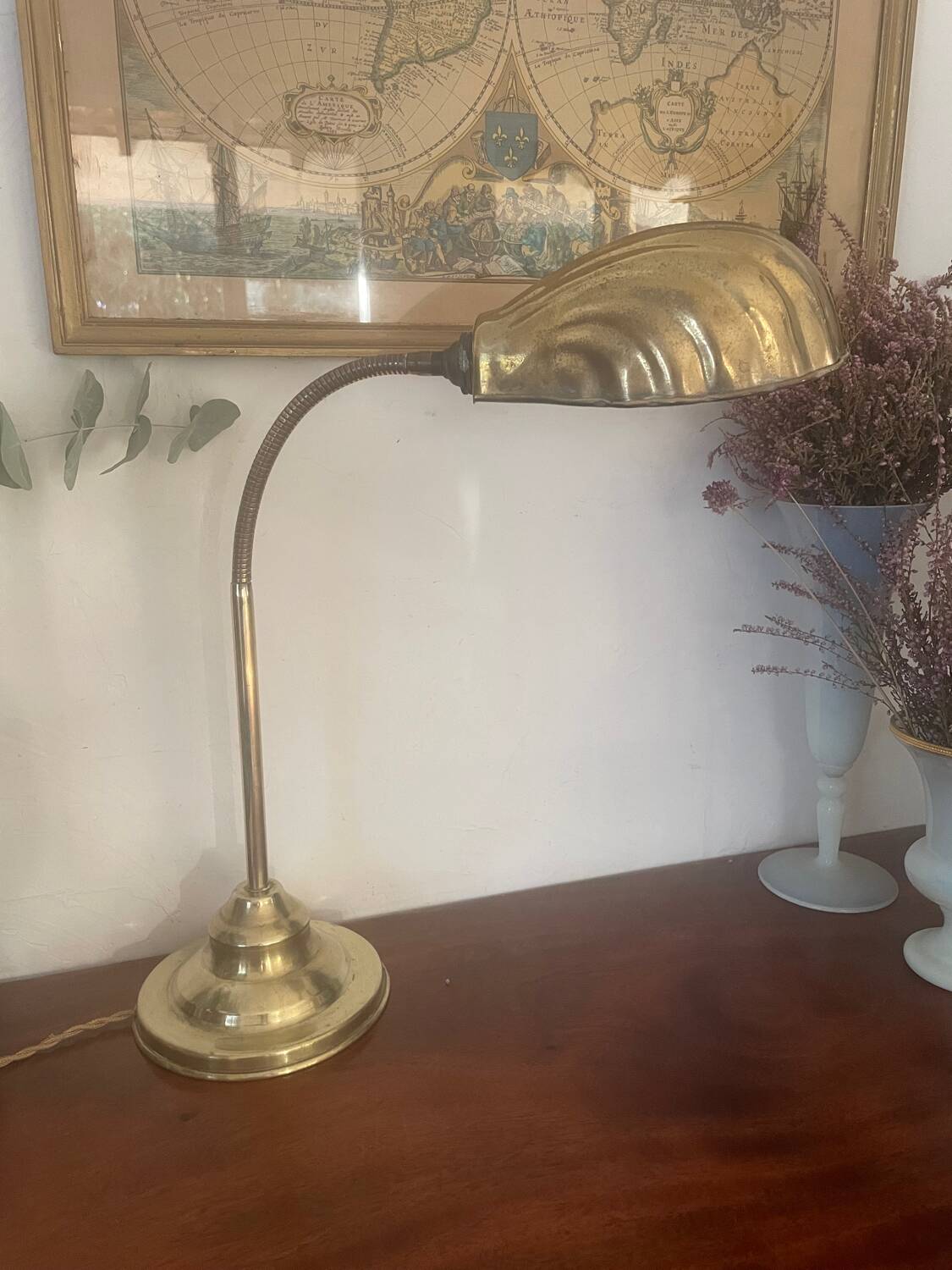 Flexible brass shell lamp