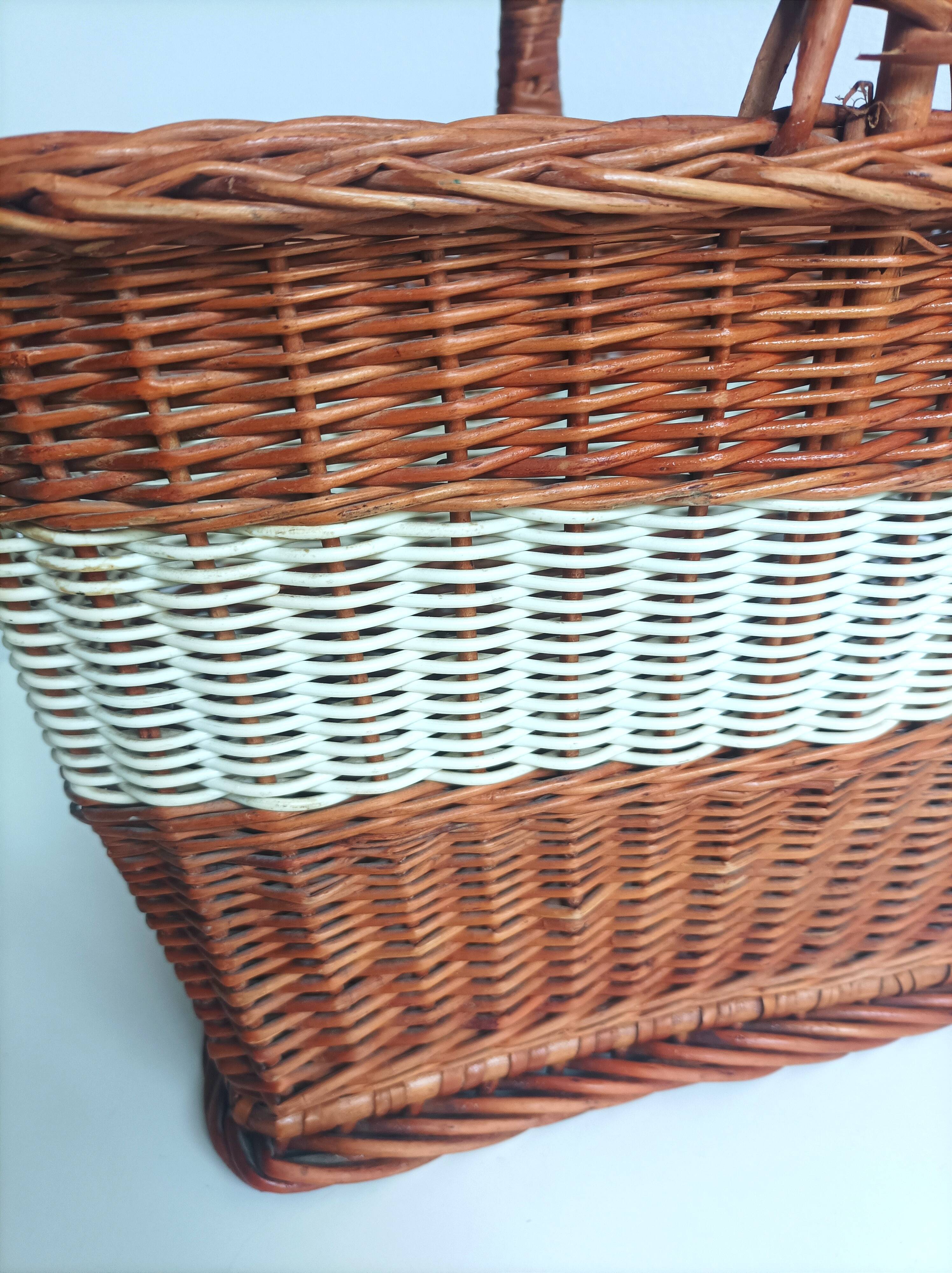 Wicker basket & woven scoubidou threads