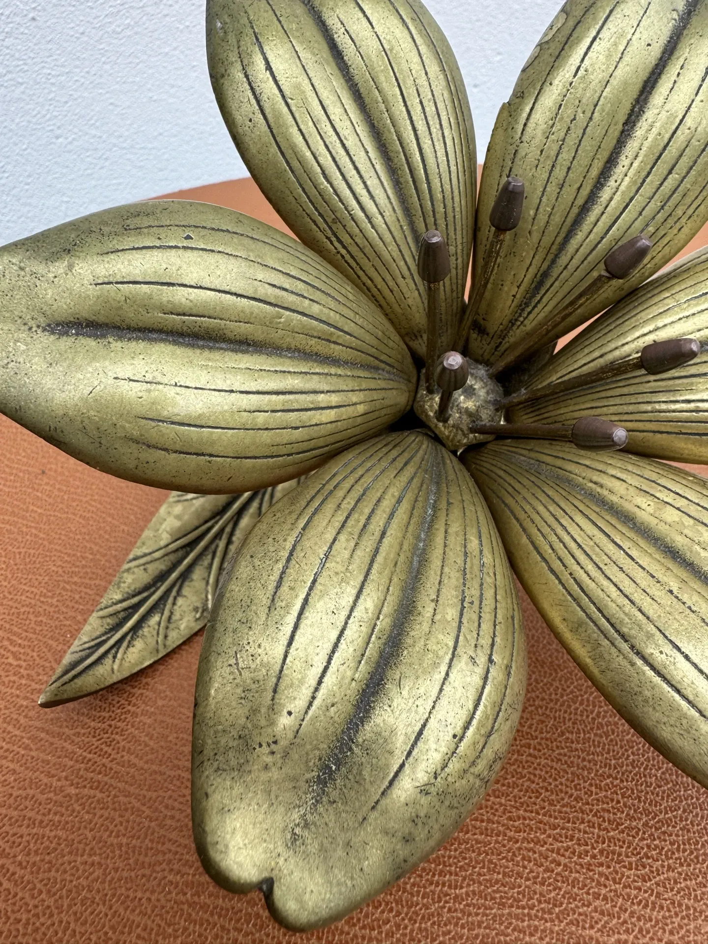Fleur cendrier laiton massif années 60