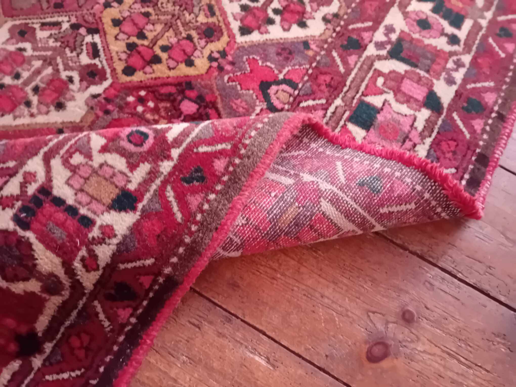 Handmade Persian Bachtiar Rug 295x204cm