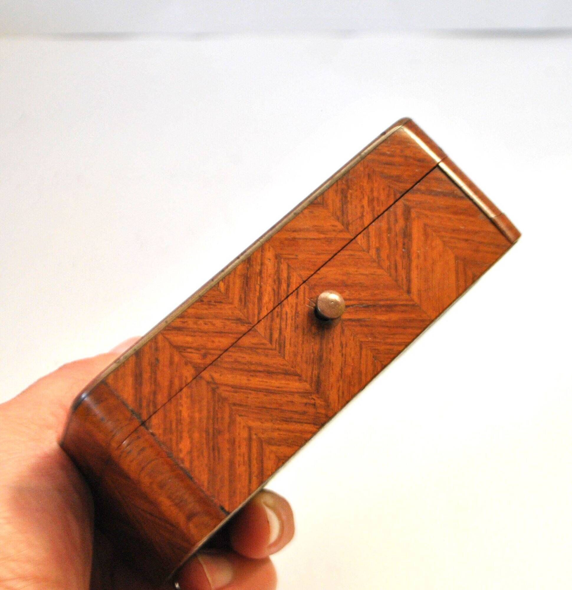 Antique box with marquetry wood, clover decoration, 7 x 11 cm.