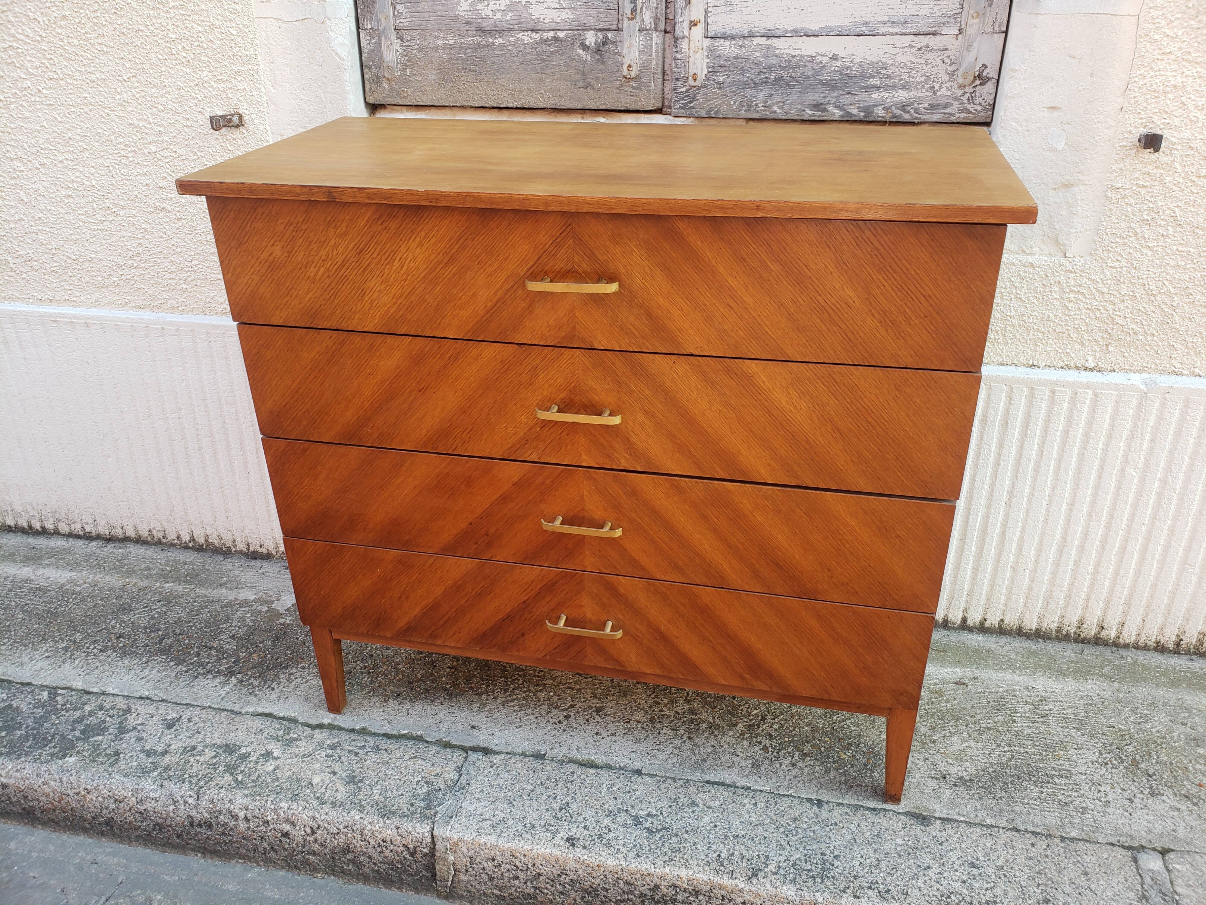 Commode vintage design chevrons