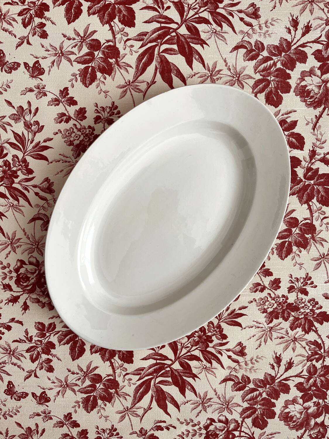 White oval dish in Opaque ironstone from Lunéville, late 19th century