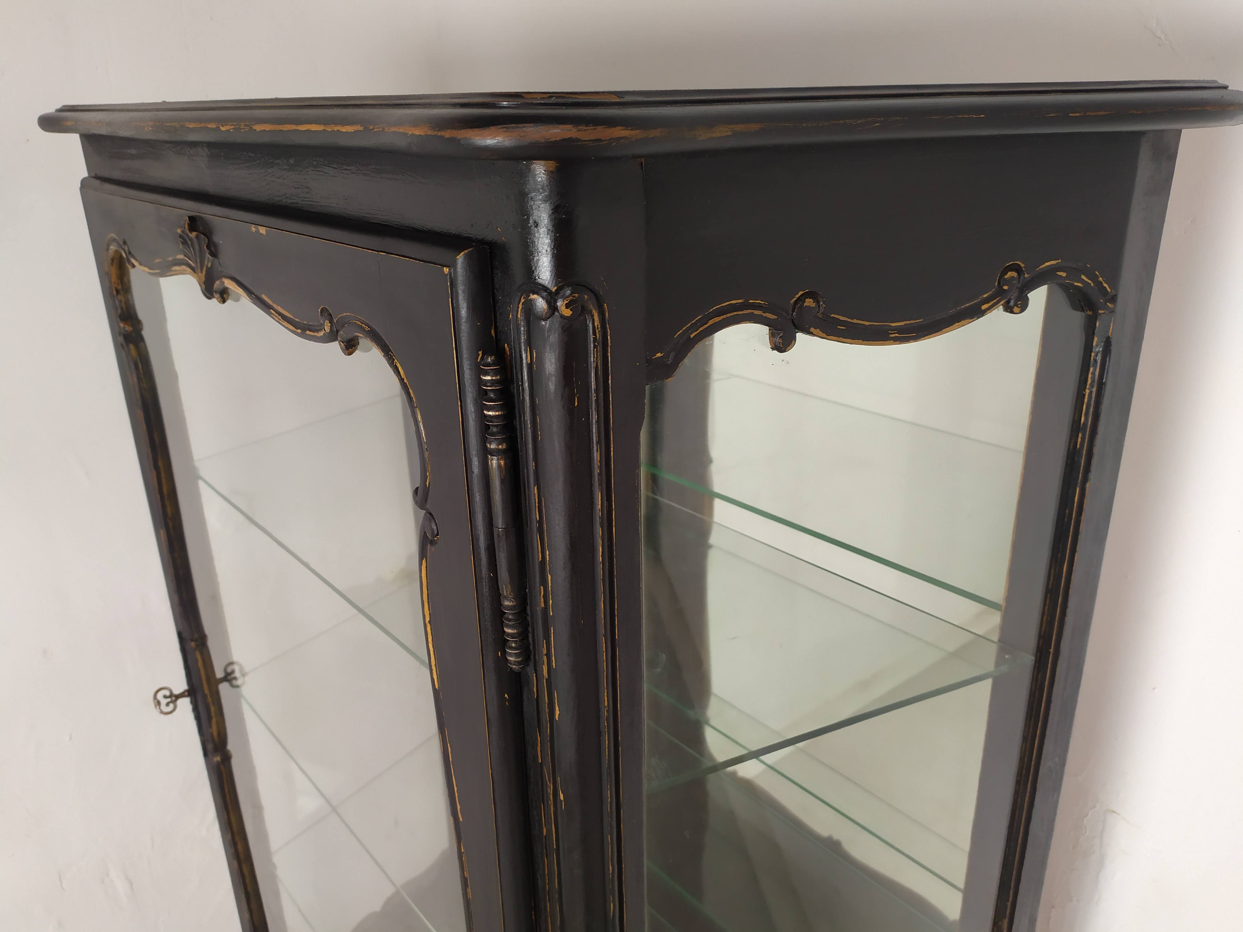 Louis XV style showcase