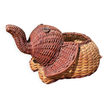 Wicker basket in the shape of an elephant (vintage)