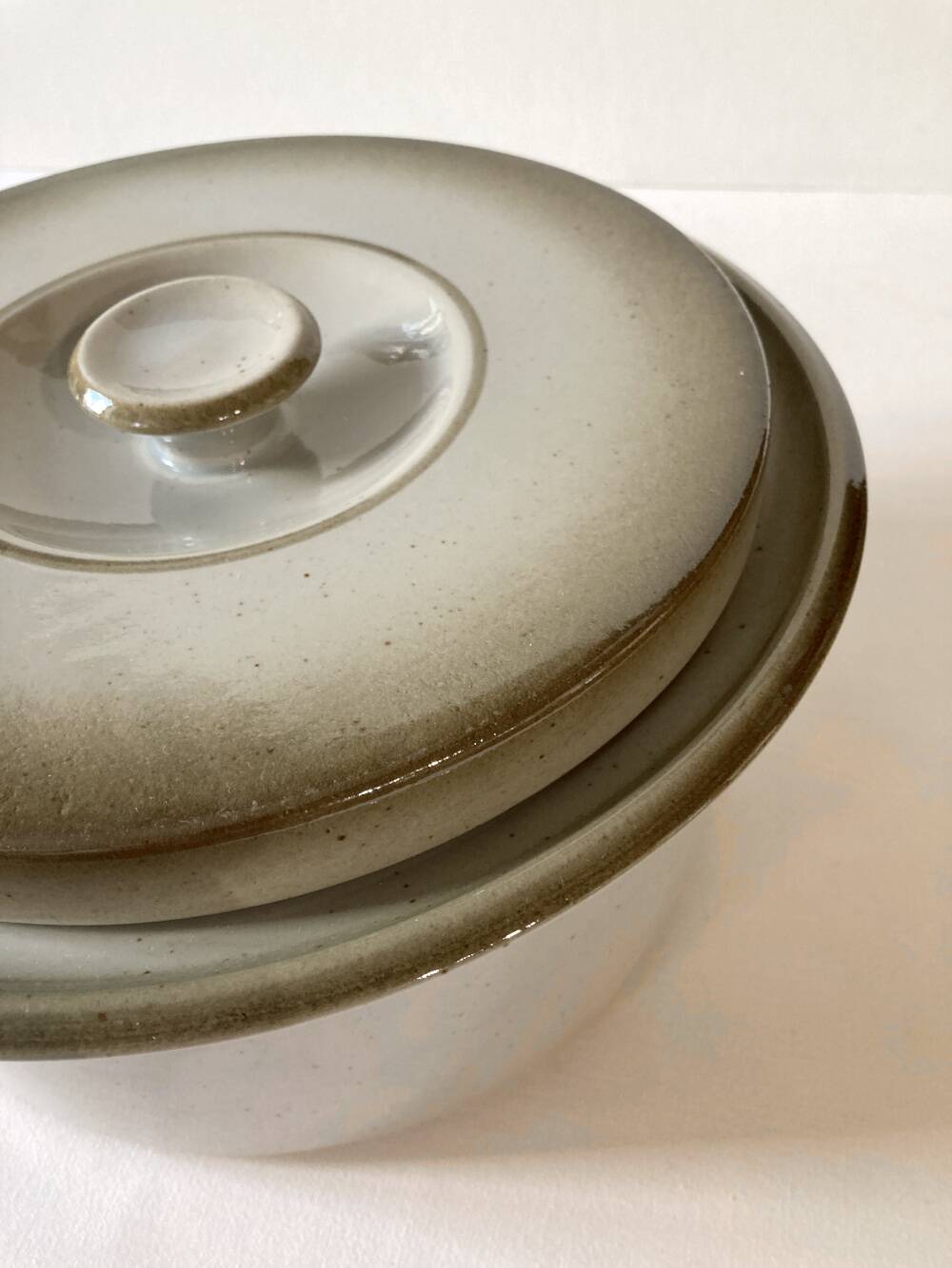 High-fired stoneware dish/tureen, Brenne earthenware factory, 1970s-1980s