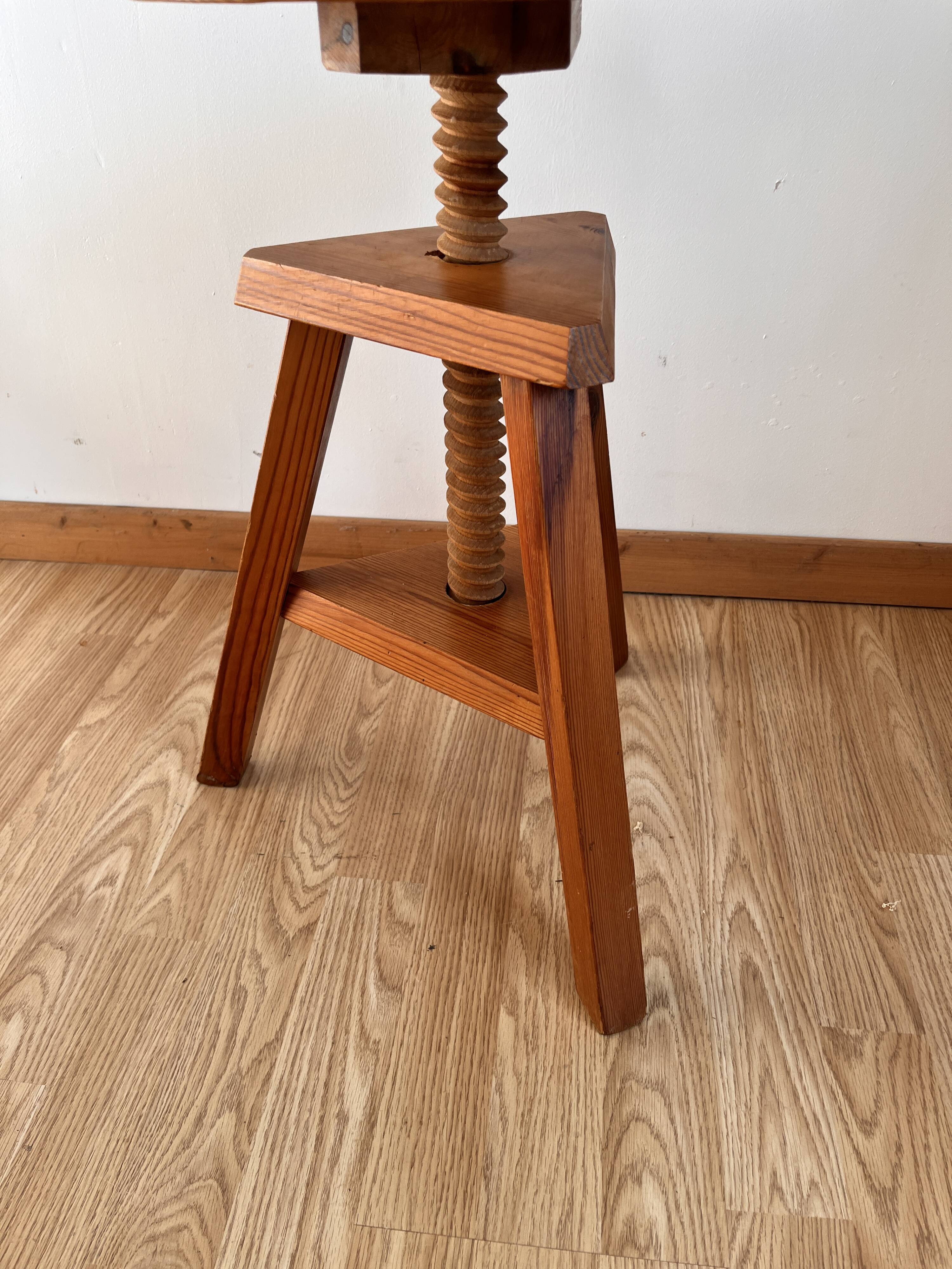Screw stool pine
