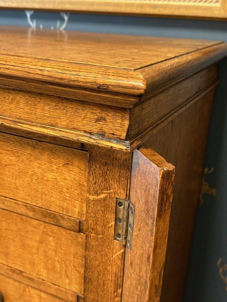 Commode Wellington en chêne antique