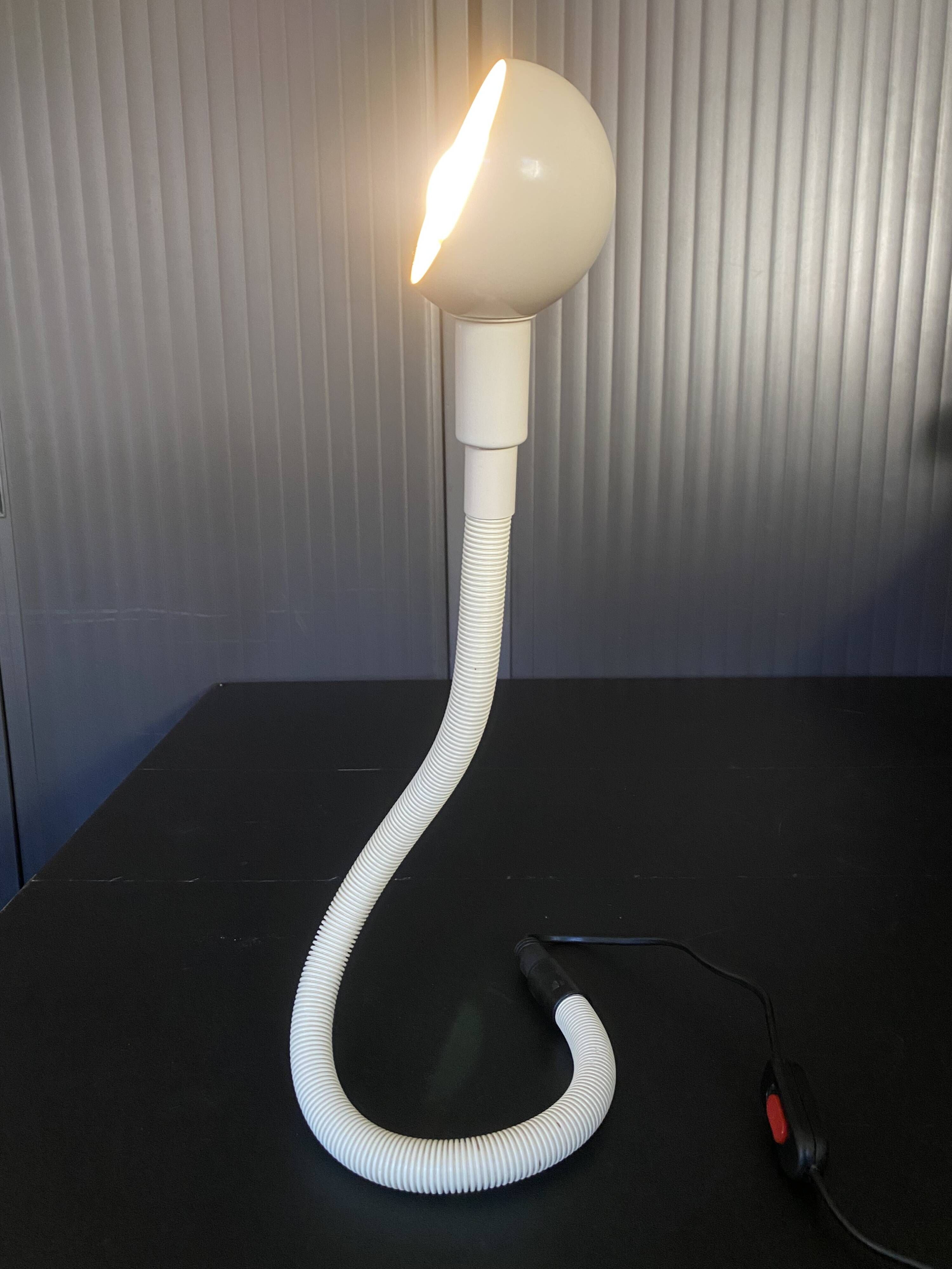 Lampe blanche Hebi d’ Isao Hosoe pour Valenti blanc crème vintage 1970