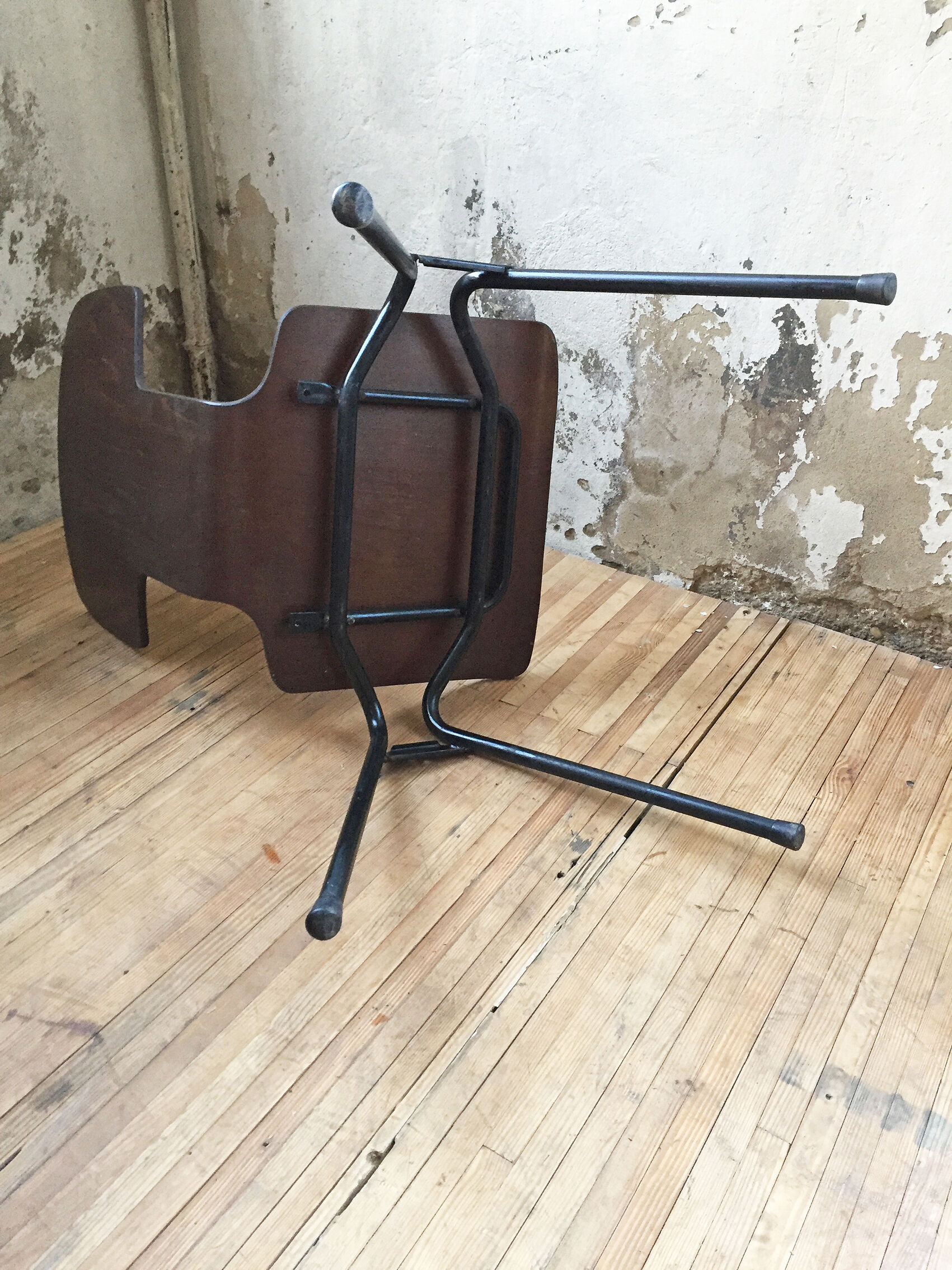 Set de 6 chaises "Marteau" acajou thermomoulé