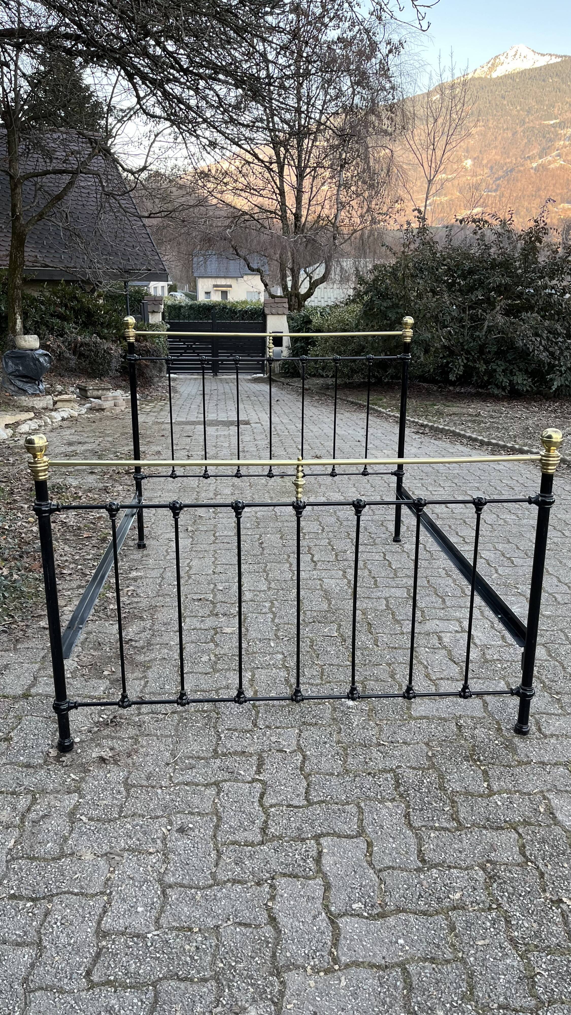 Antique bed 140x190 iron and brass