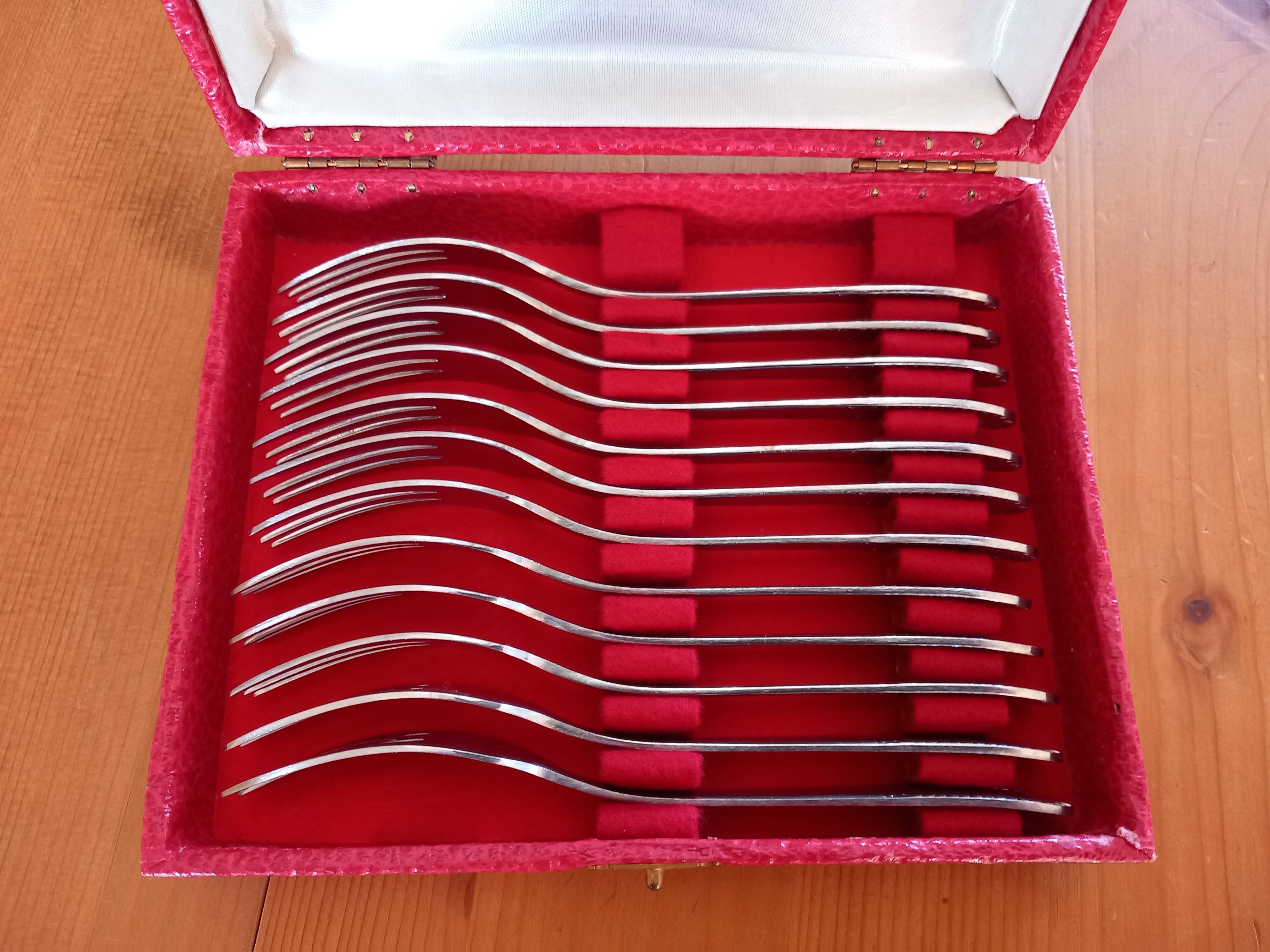 Box of 12 small dessert forks, Devouge Dupont silverware.