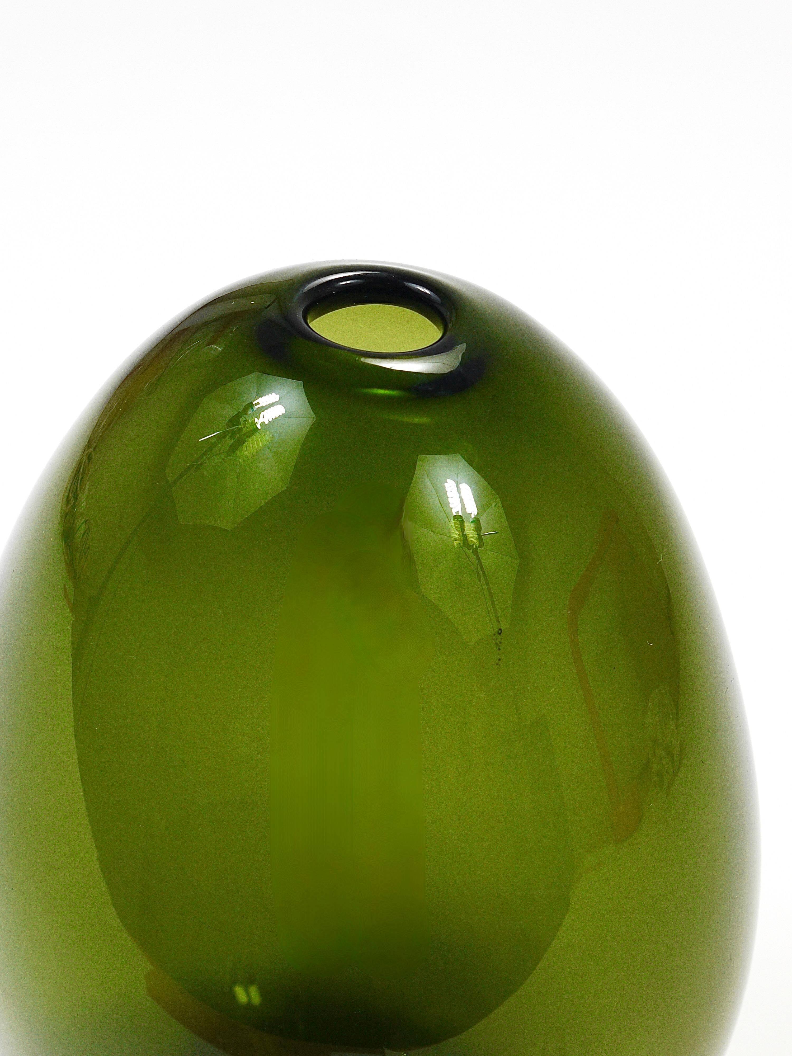 Art glass vase Saippuakupla green soap by Kaj Franck, Nuutajärvi Finland.