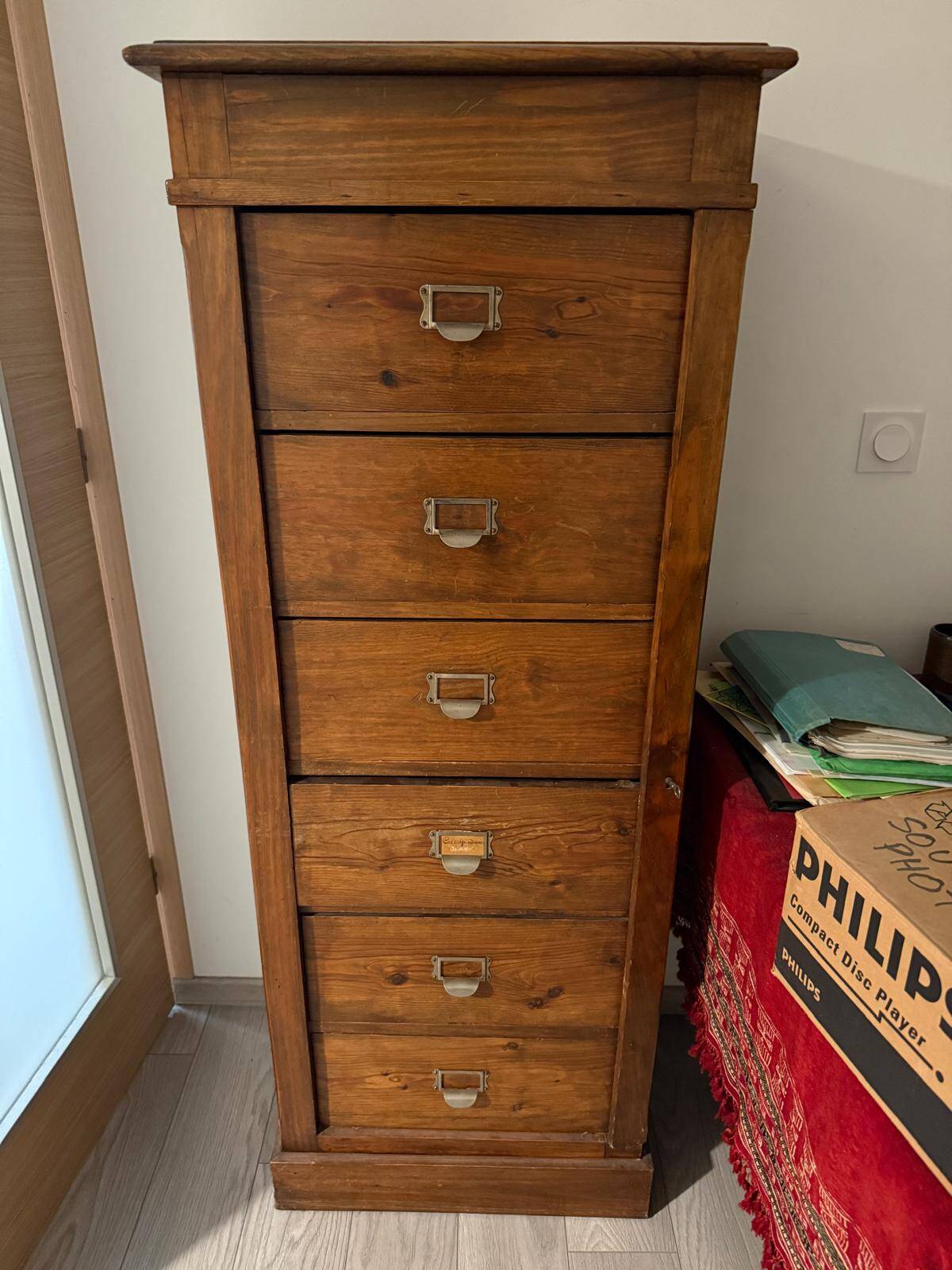 Wooden chest of drawers