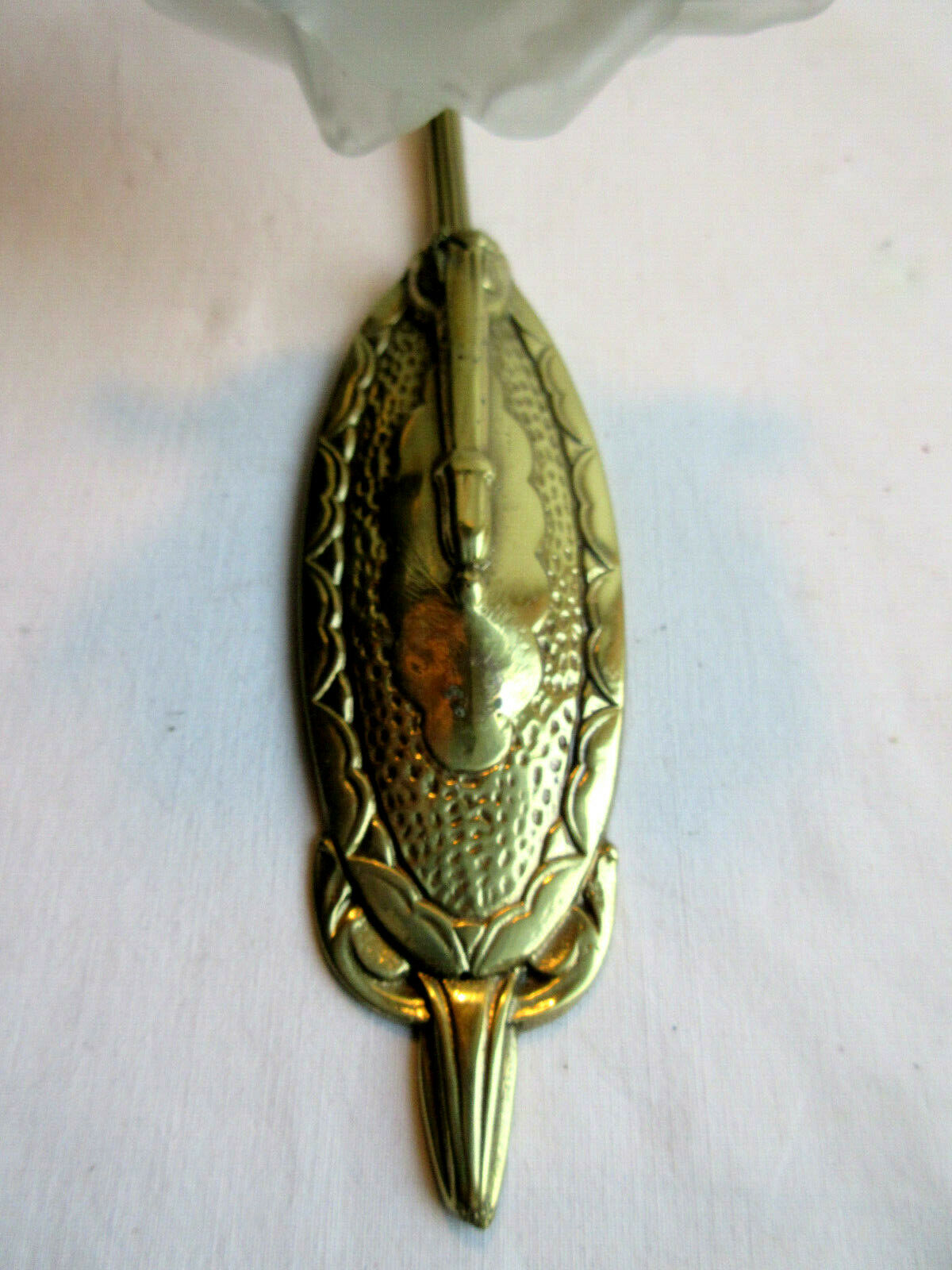 Art Deco applied in gilded bronze - rose glass with 13 petals
