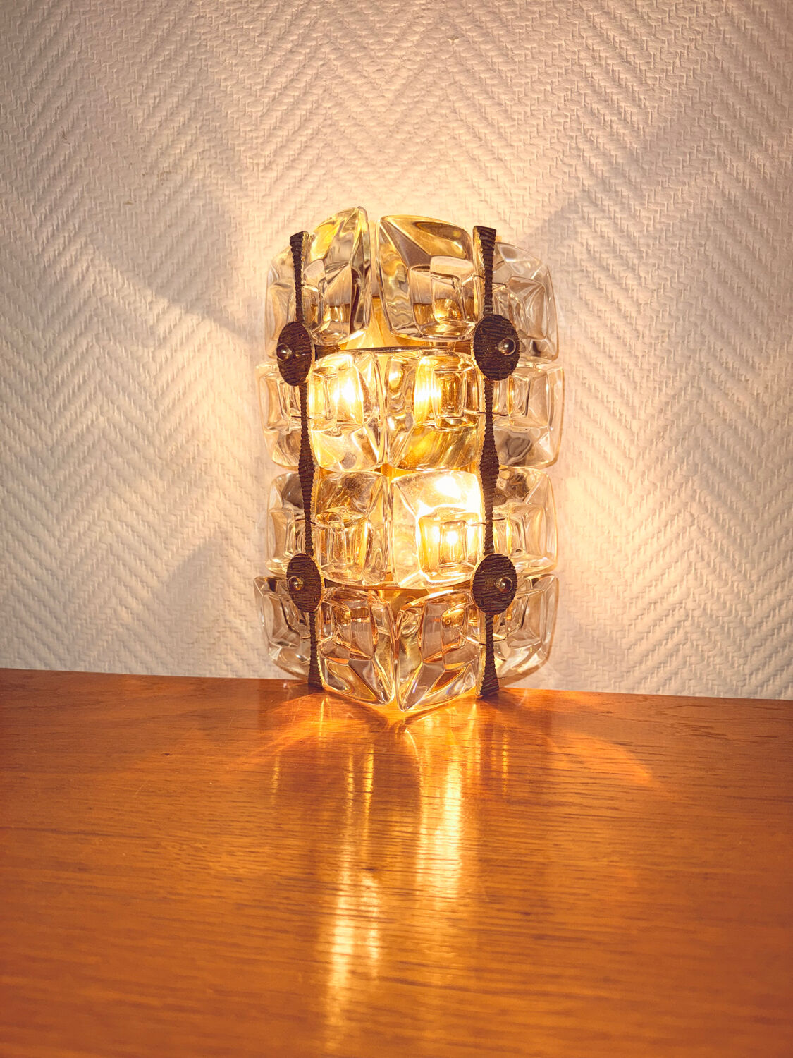 Pair of crystal wall lights in the Sciolari style.