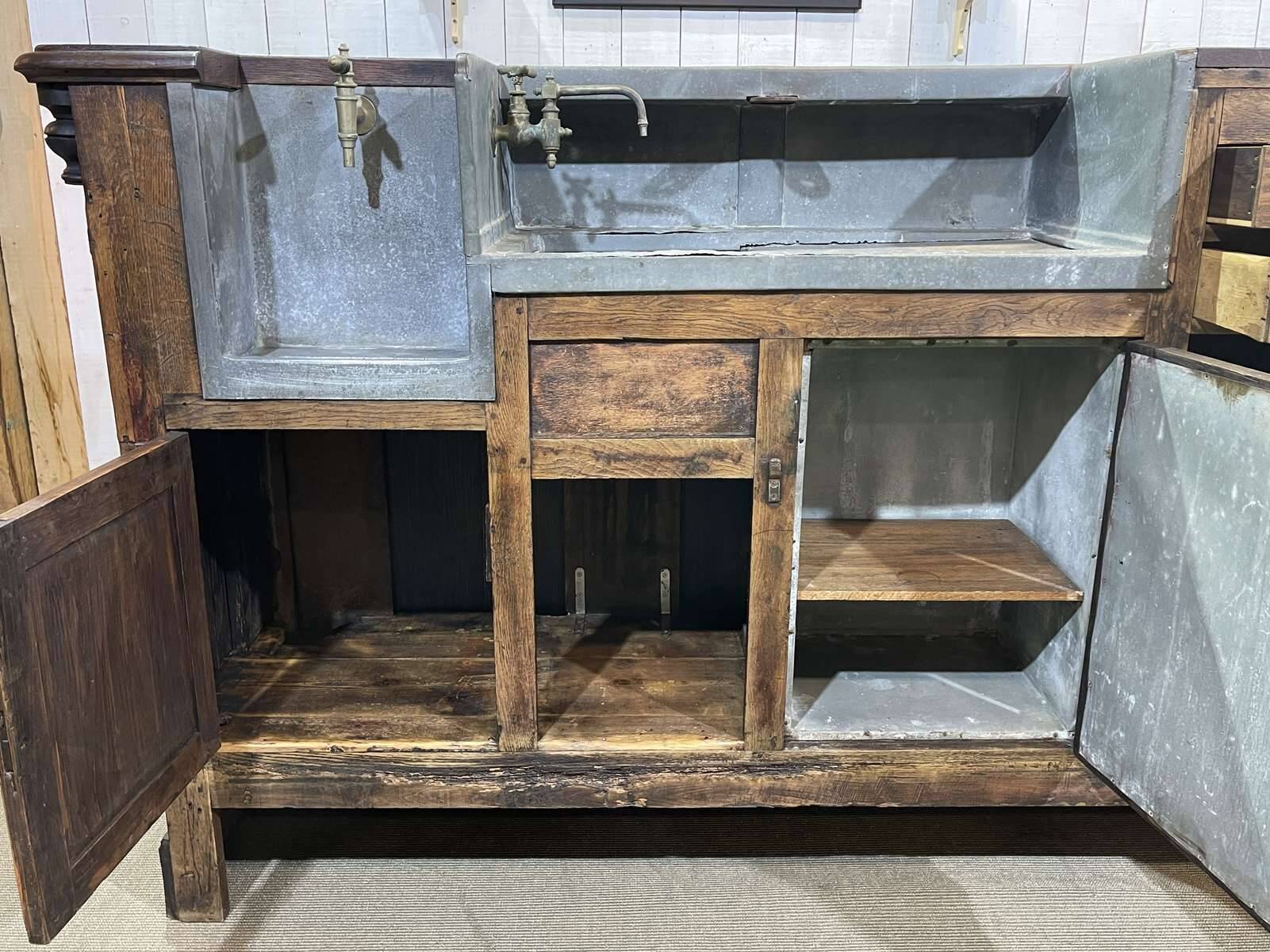 Comptoir de bar en chêne début XXème avec habillage d'époque zinc et étain