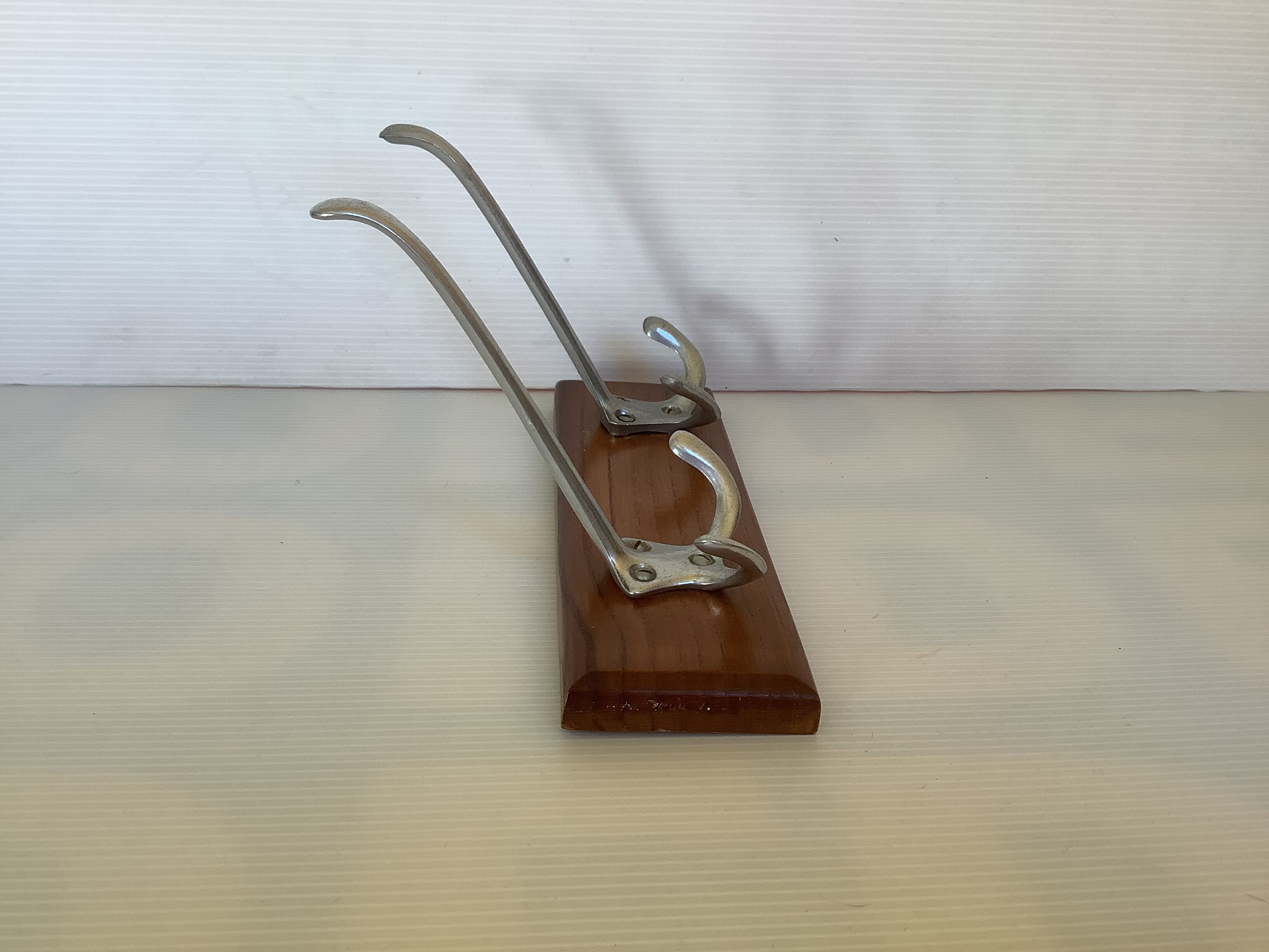 Wooden wall coat rack 2 hooks