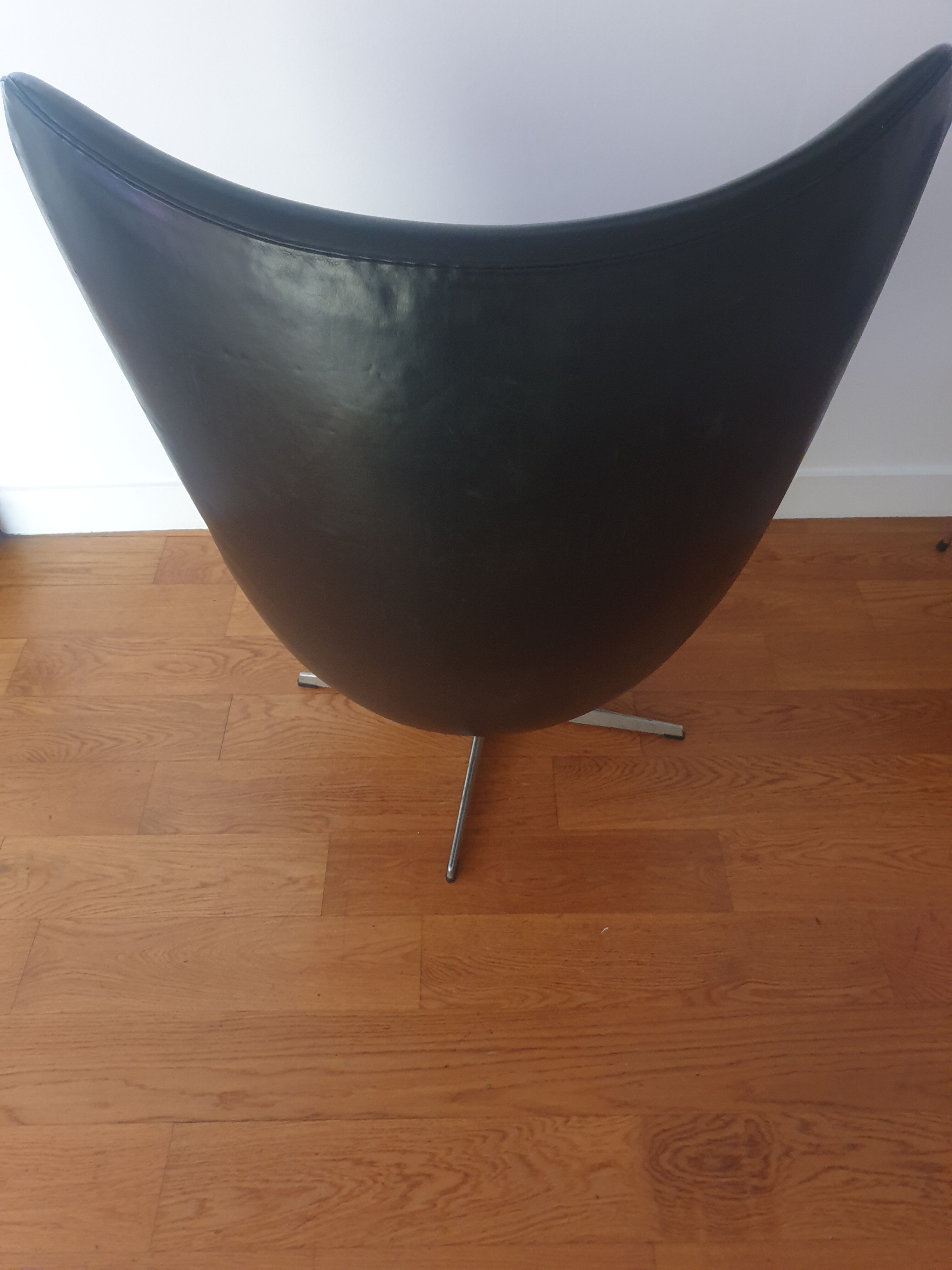 Egg armchair by Arne Jacobsen