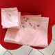 Nappe rose avec couronne de fleurs + 10 serviettes