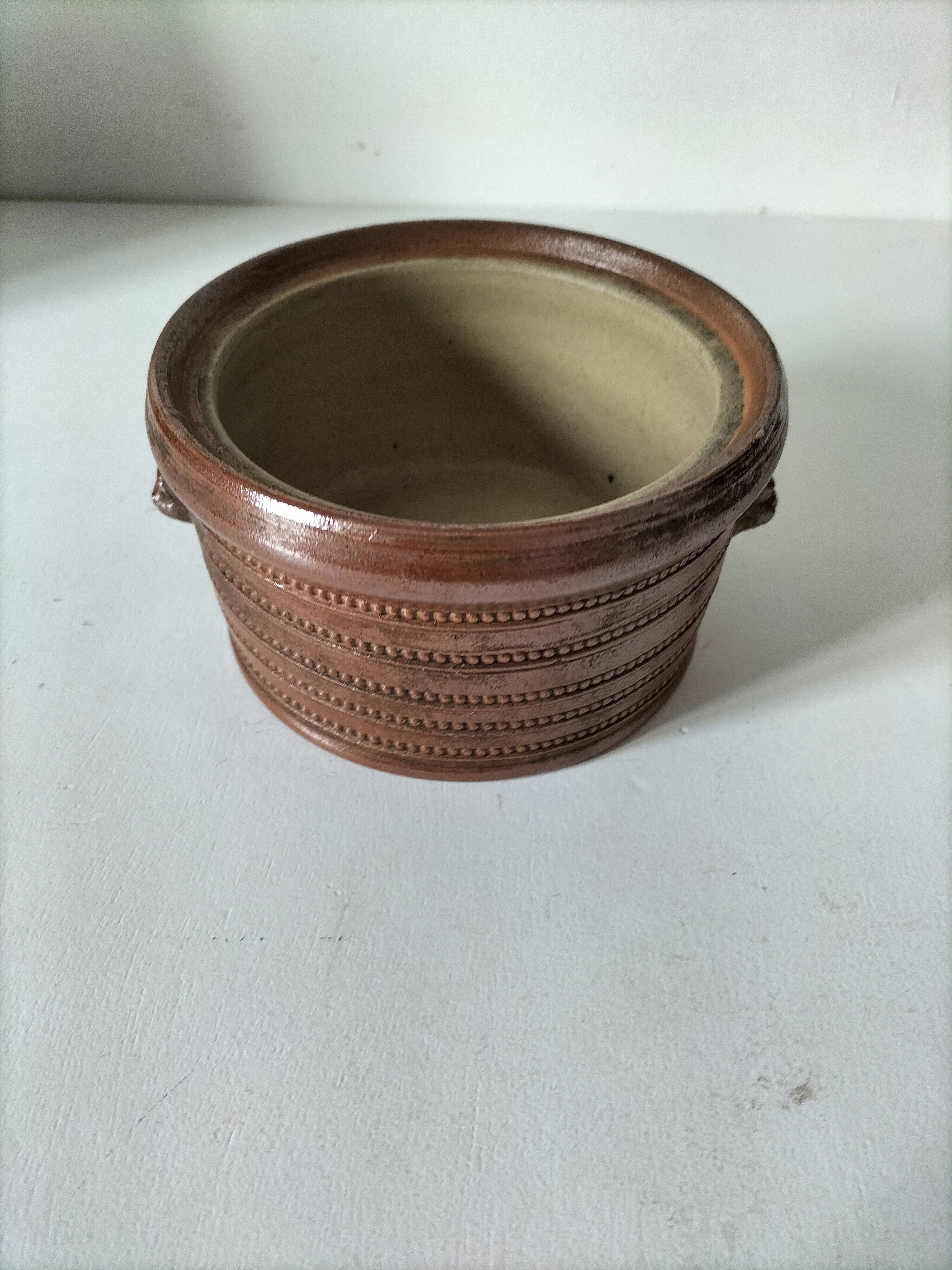 Stoneware pot Corneau Myennes decorated with hares