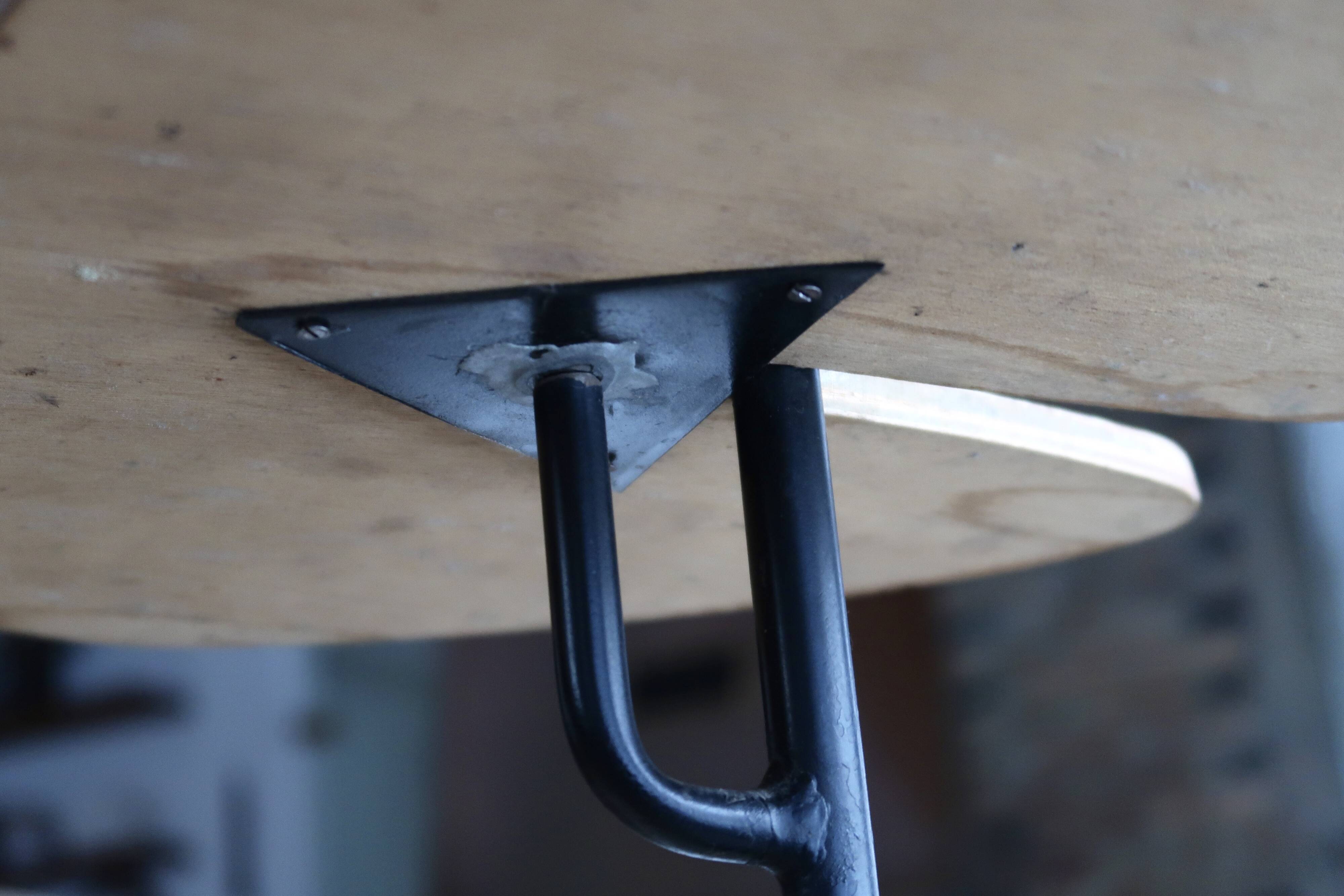 Tripod floor lamp with wooden "pallet" shelf, 50s