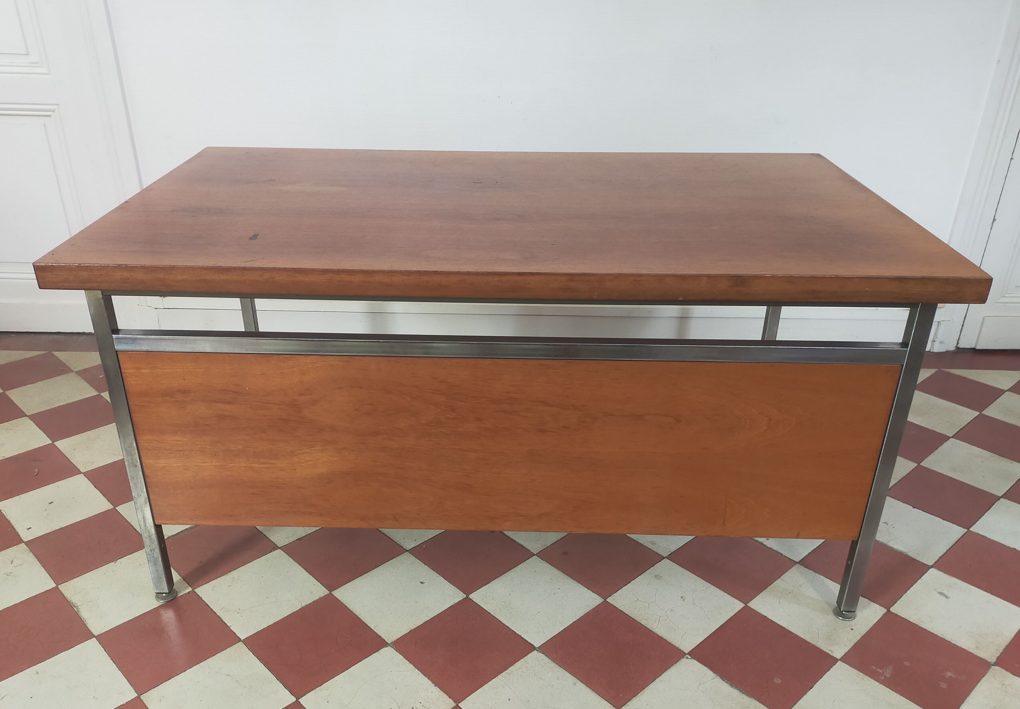 Desk with removable drawers in the style of Florence Knoll.