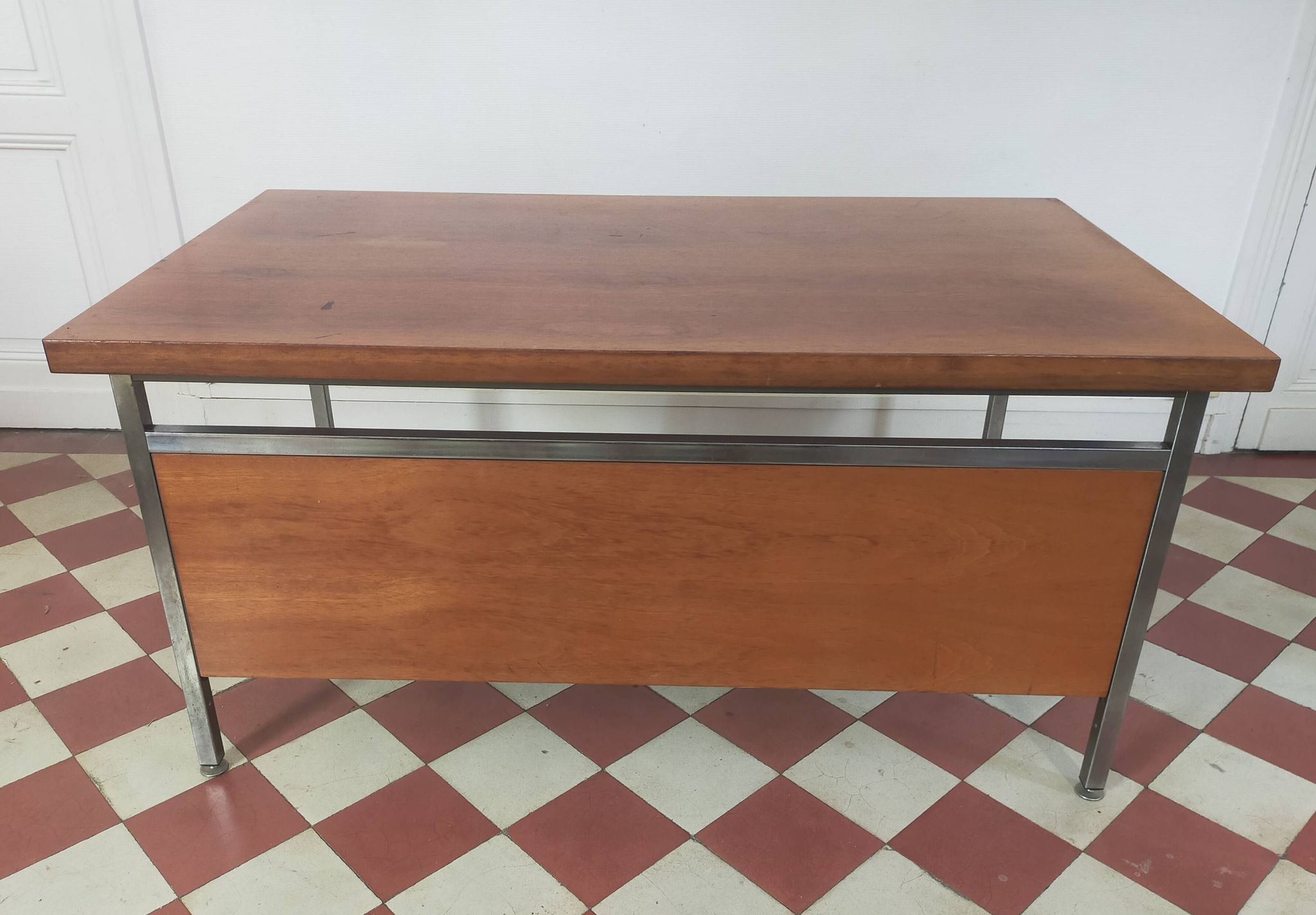 Bureau à caisson amovible dans le goût de Florence Knoll