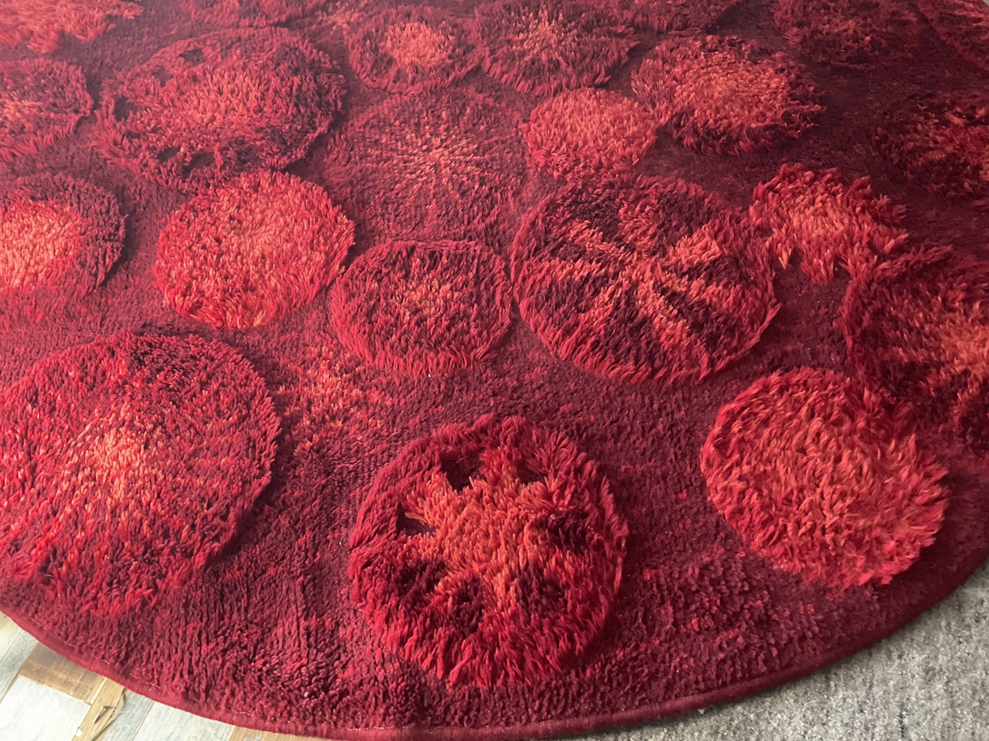 Round carpet 200cm from the 70s