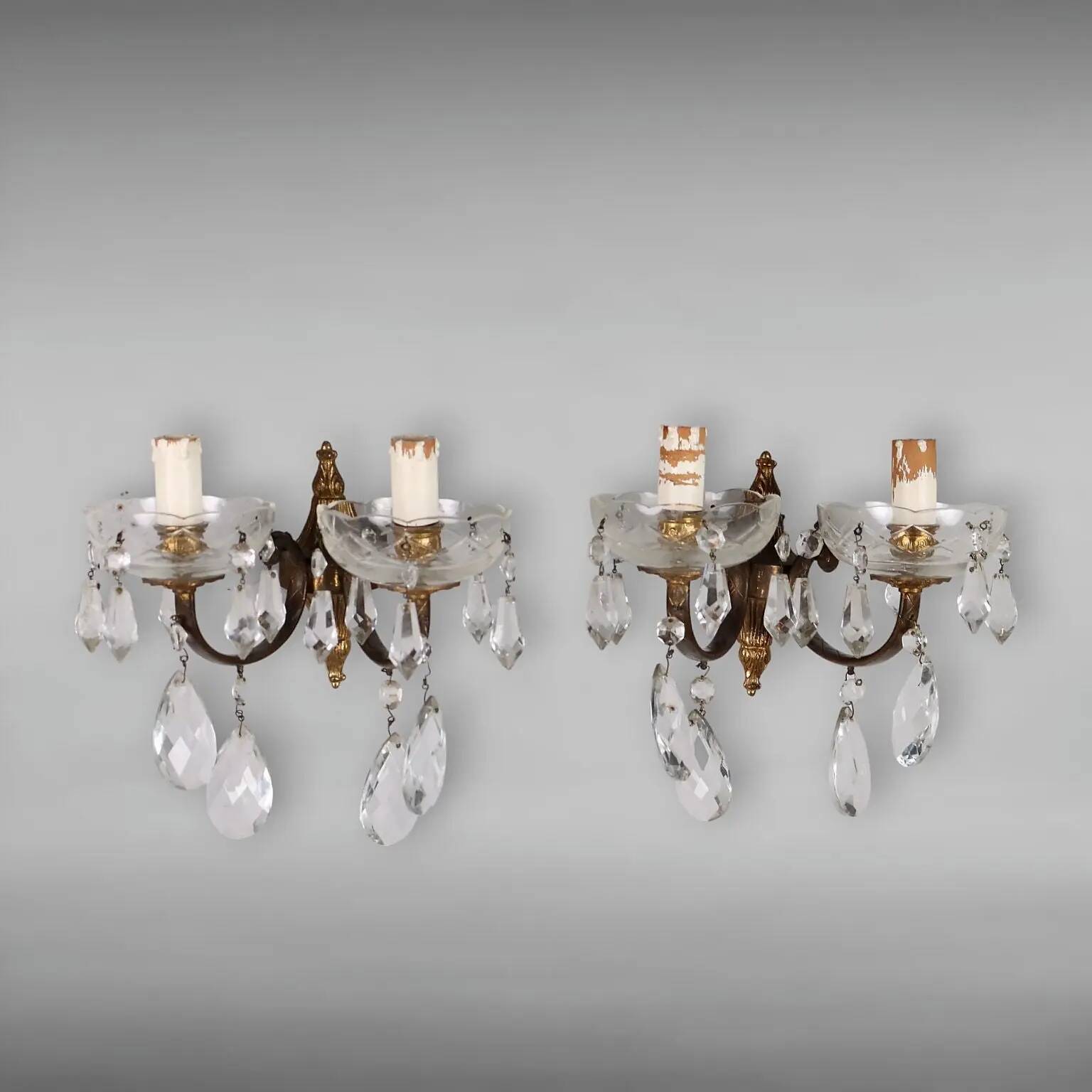 Pair of antique wall sconces in gilded bronze, Italy, 20th century