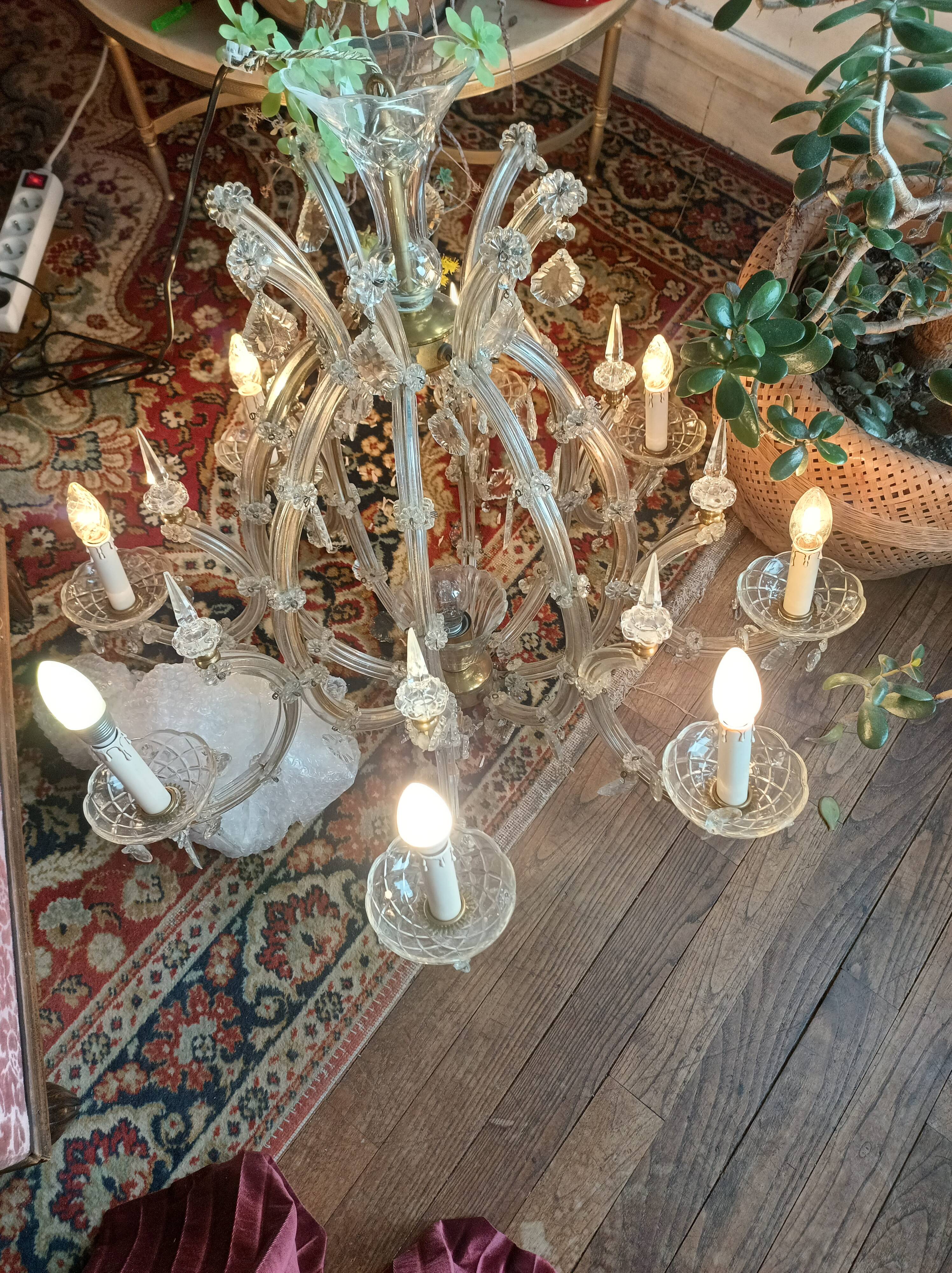 Glass pendant chandelier