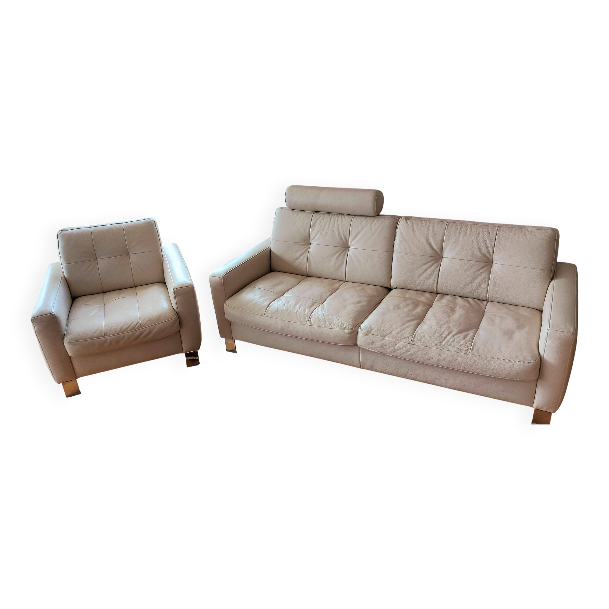 3/4 seater leather sofa + armchair – very good condition – value 3,261 euros