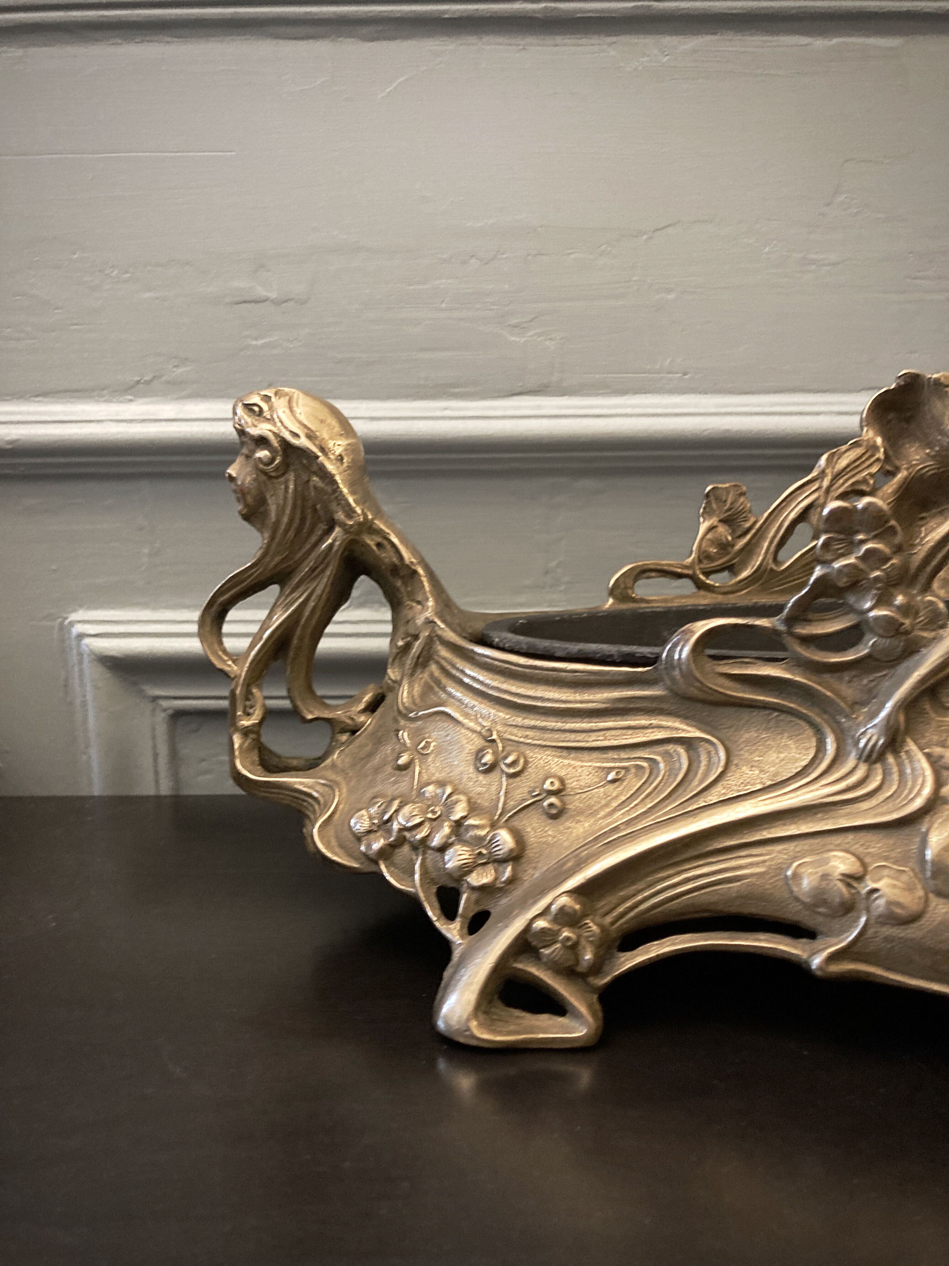 Large planter in gilded bronze Art nouvelles
