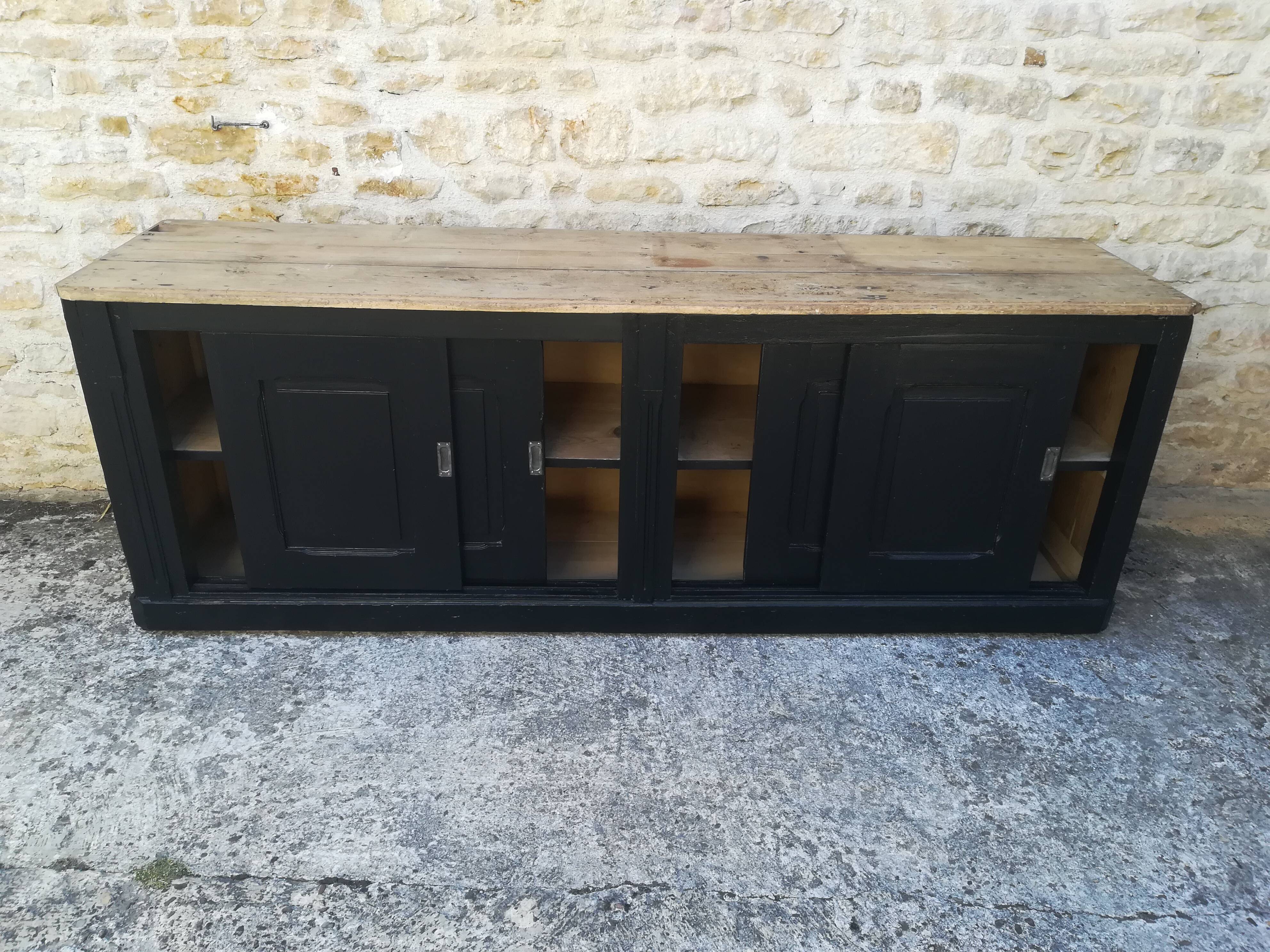 Counter 4 sliding doors