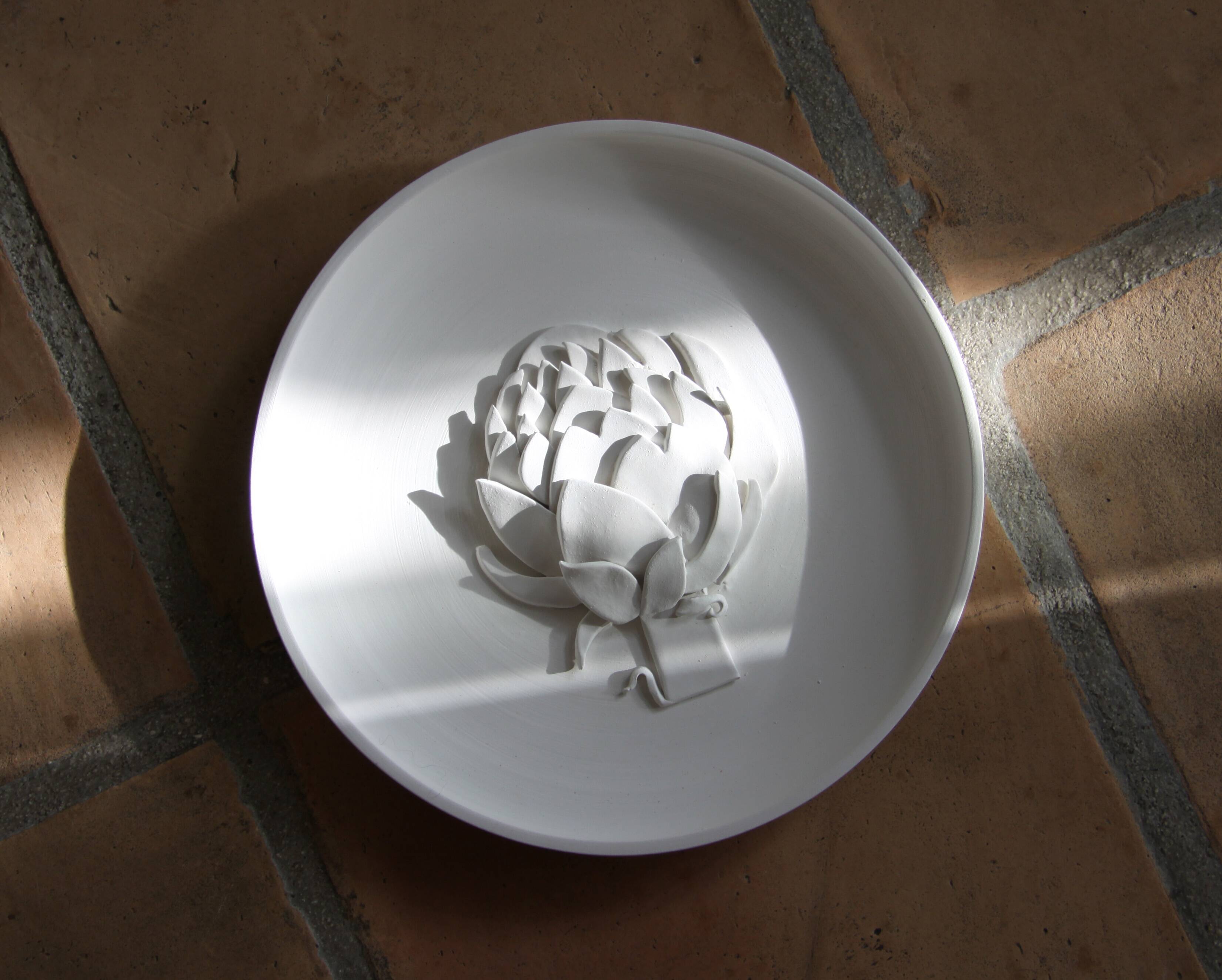 White earthenware centrepiece