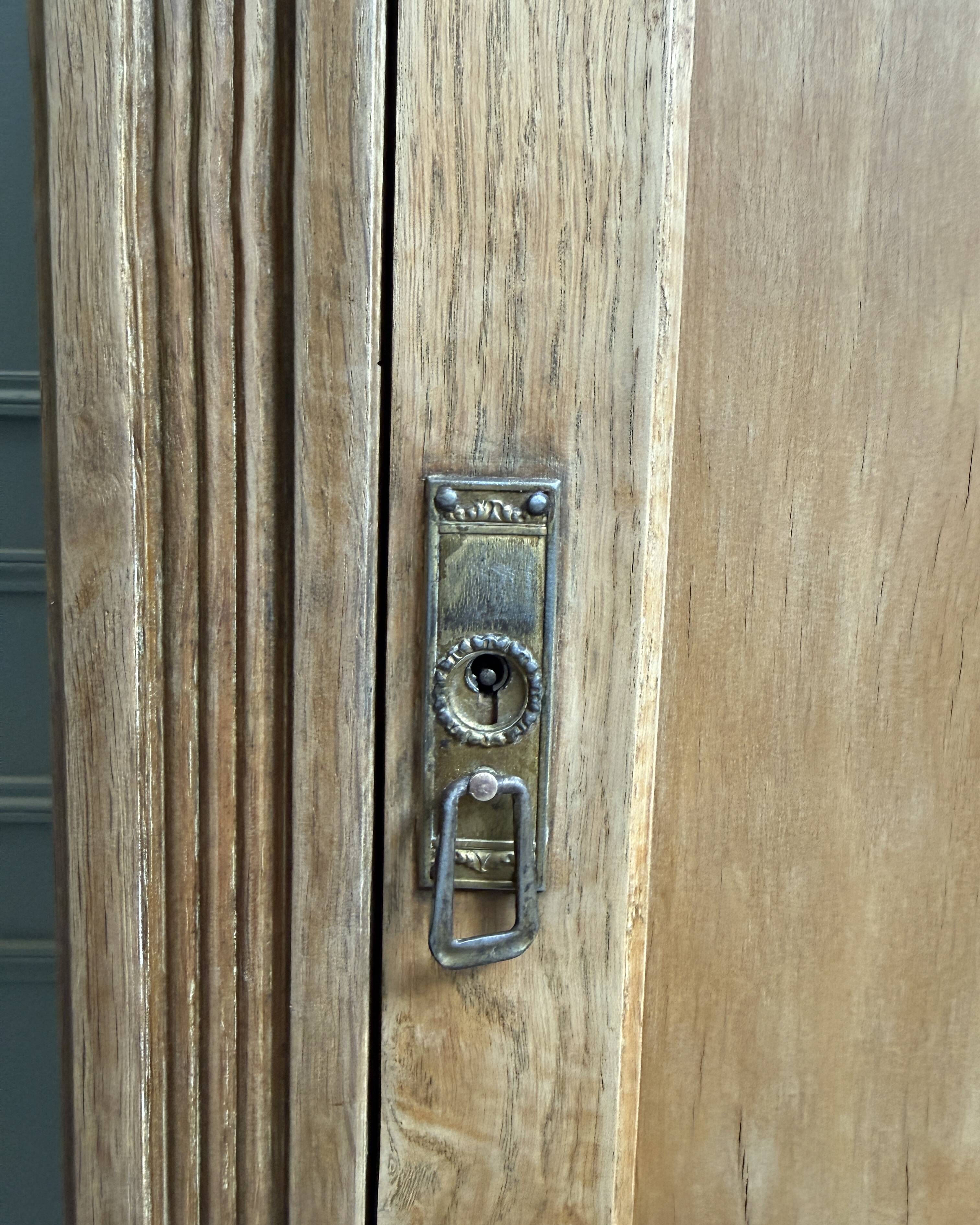 Renovated Art Deco bonnetière