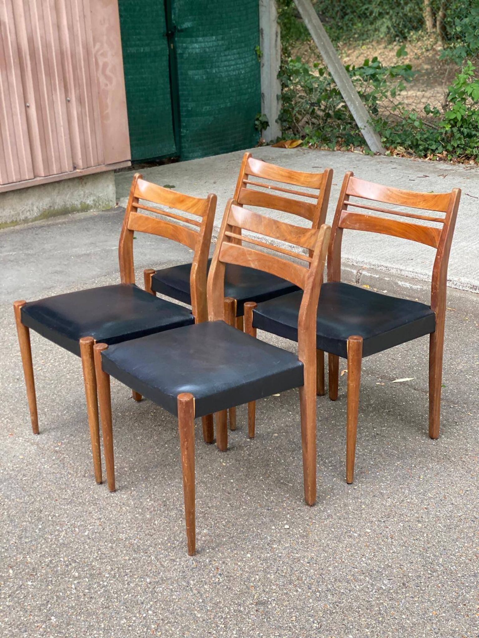 4 dining chairs in Vintage Mid-Century Scandinavian style from the 60s.