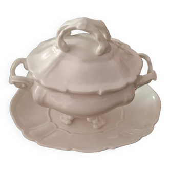 Porcelain sauce boat