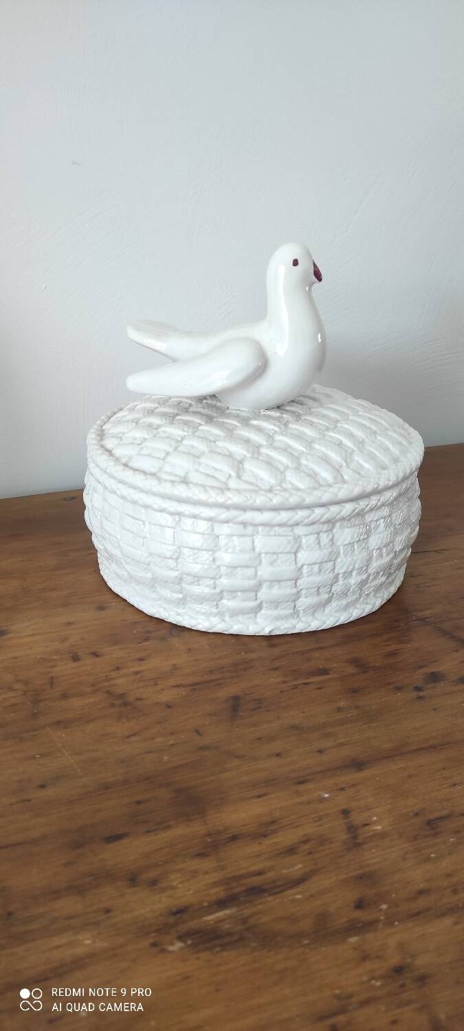 Vintage biscuit or jewelry box