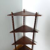 Corner shelf, corner with spool uprights