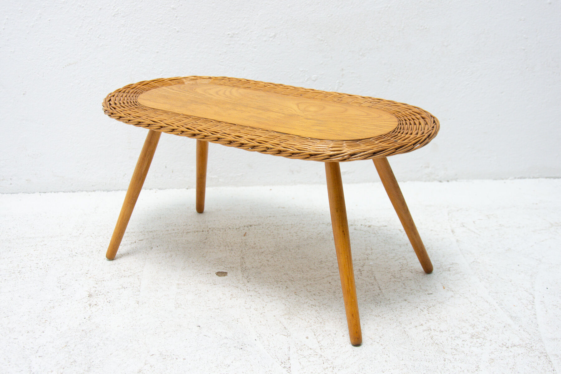 Tabouret en rotin du milieu du siècle par Jan Kalous pour ÚLUV, années 1960, Tchécoslovaquie