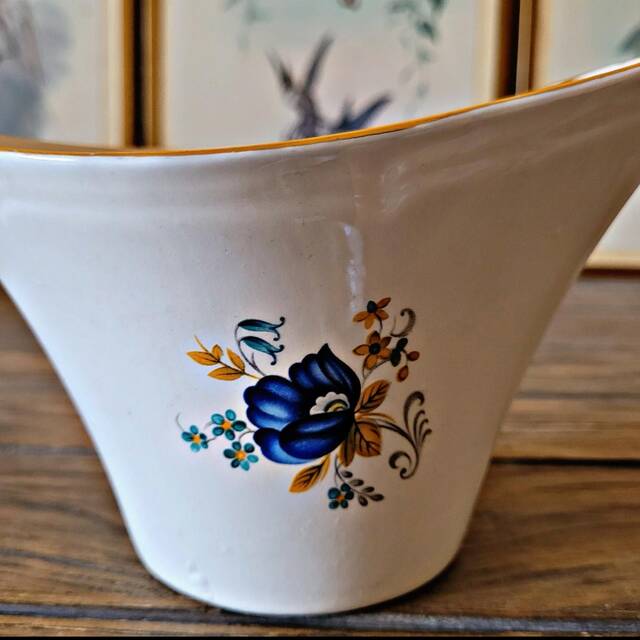 Sauceboat Moulin des Loups Volubilis, blue flowers and gilding