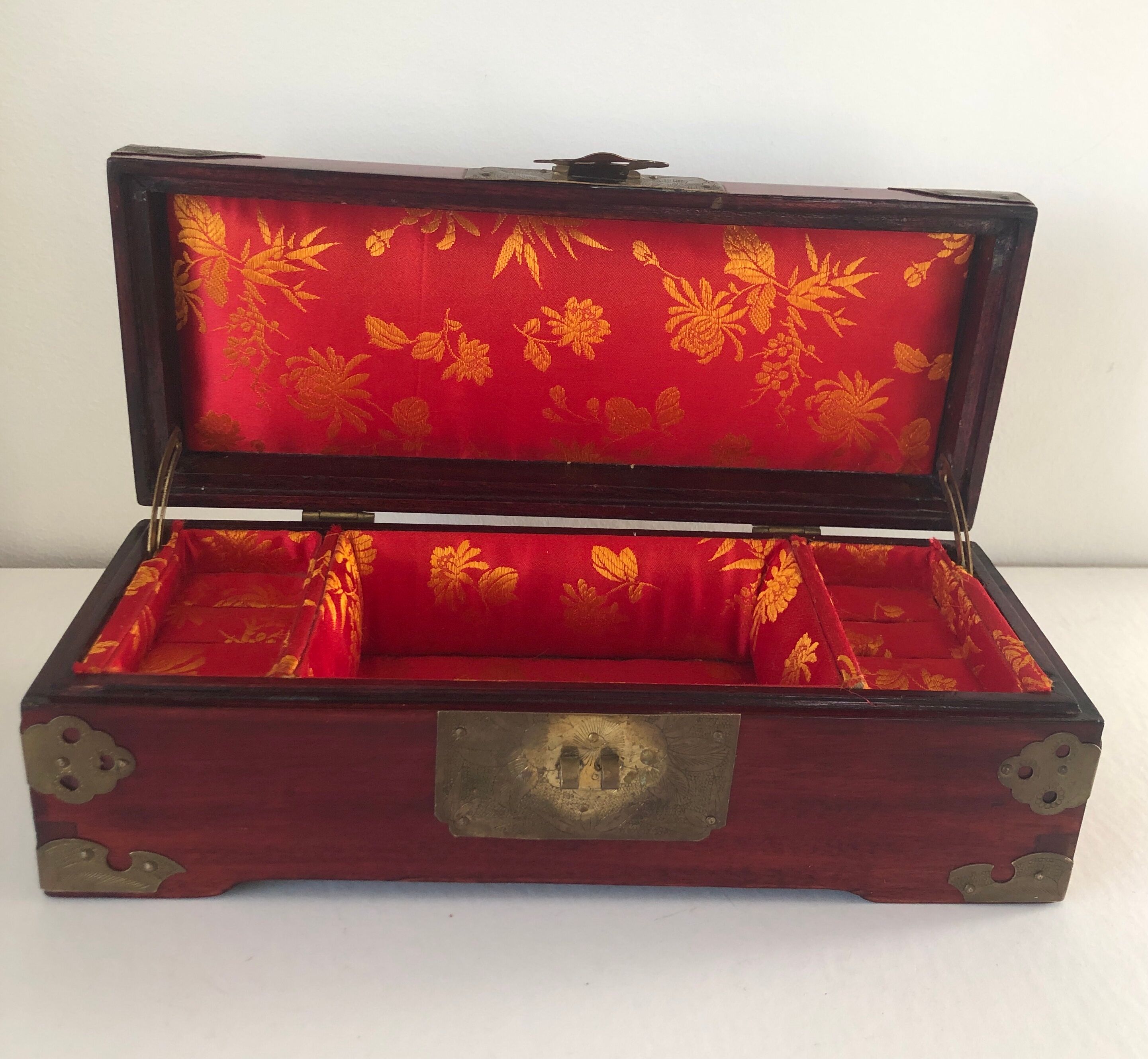 Chinese jewelry box in brass and Jade Mahogany wood