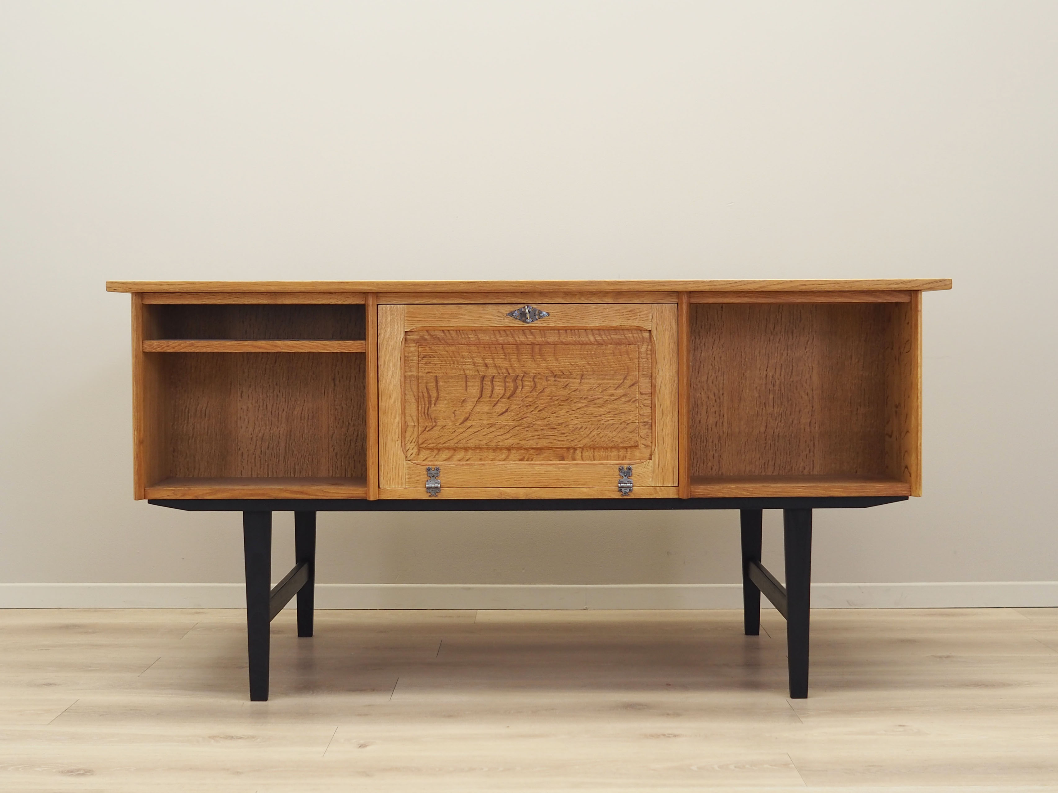 Oak desk, Danish design, 1960s, designer: Henning Kjaernulf