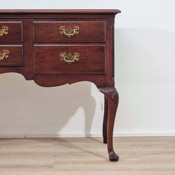 Buffet colonial fabriqué aux États-Unis des années 1970