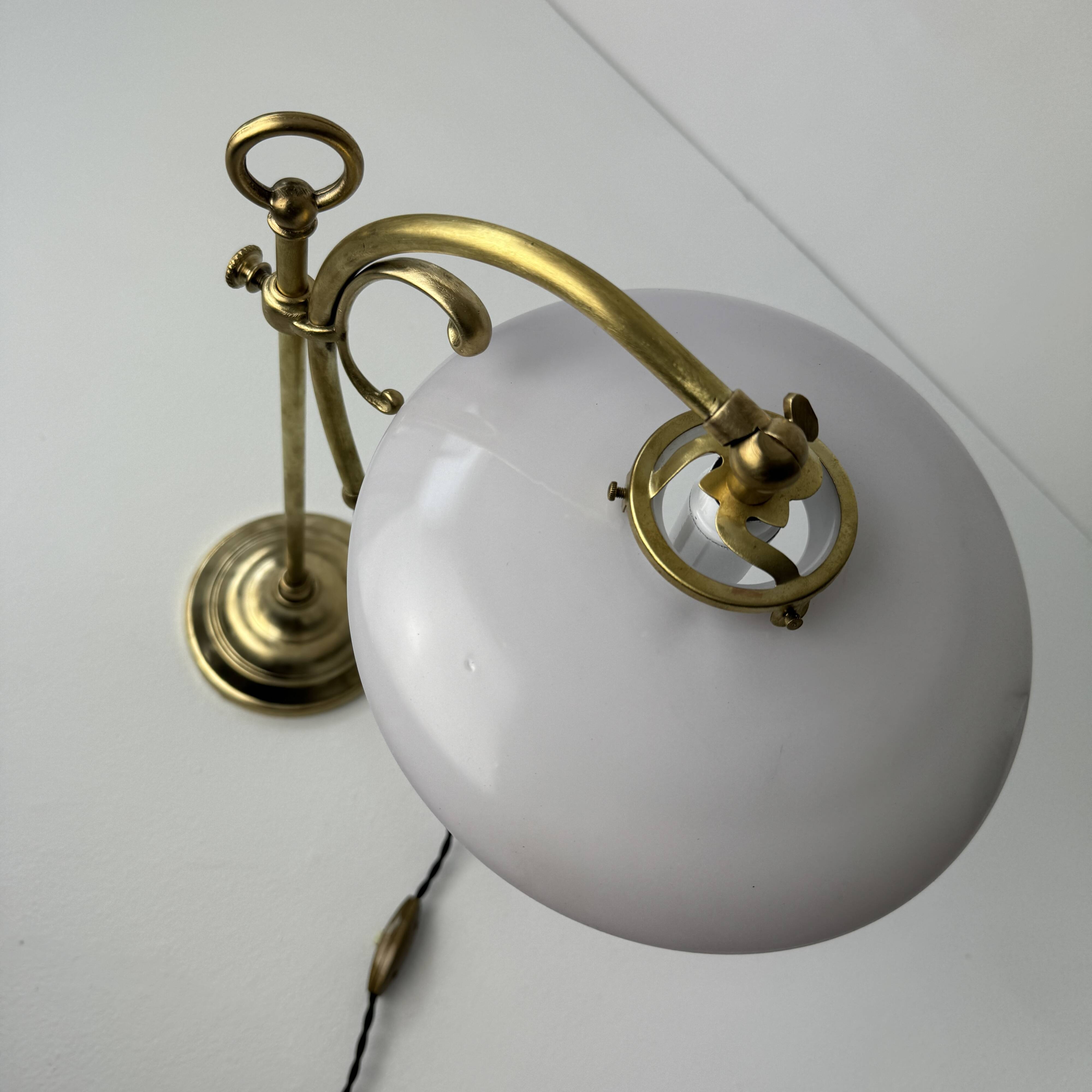 Vintage desk lamp that raises and lowers.