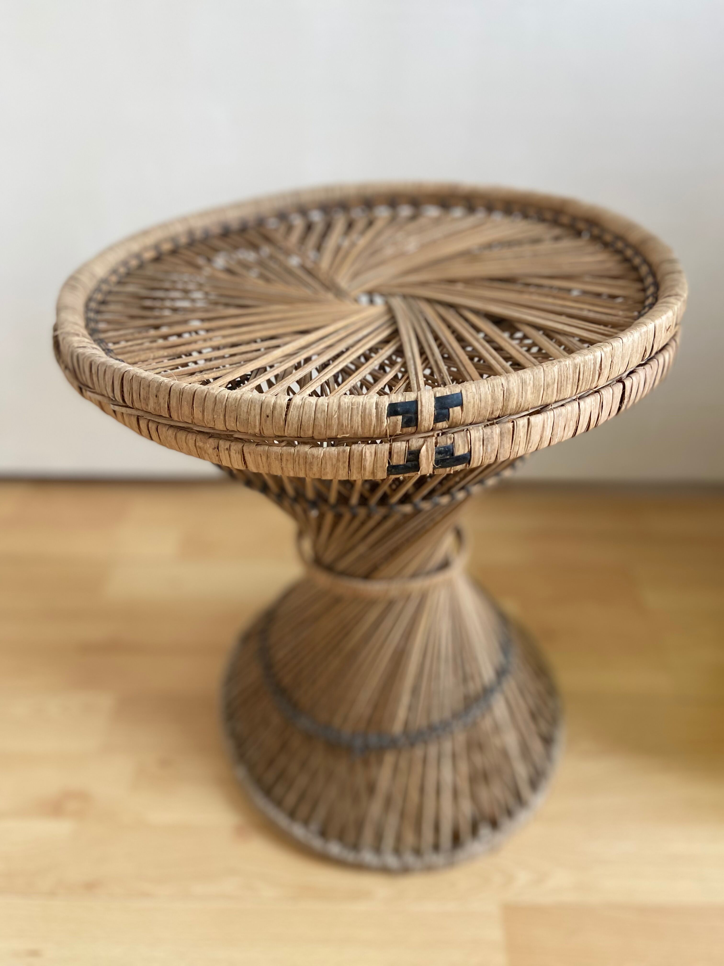 Diabolo rattan stool