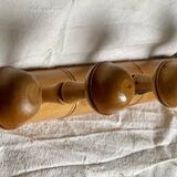 Wall-mounted coat rack with 5 turned wooden hooks
