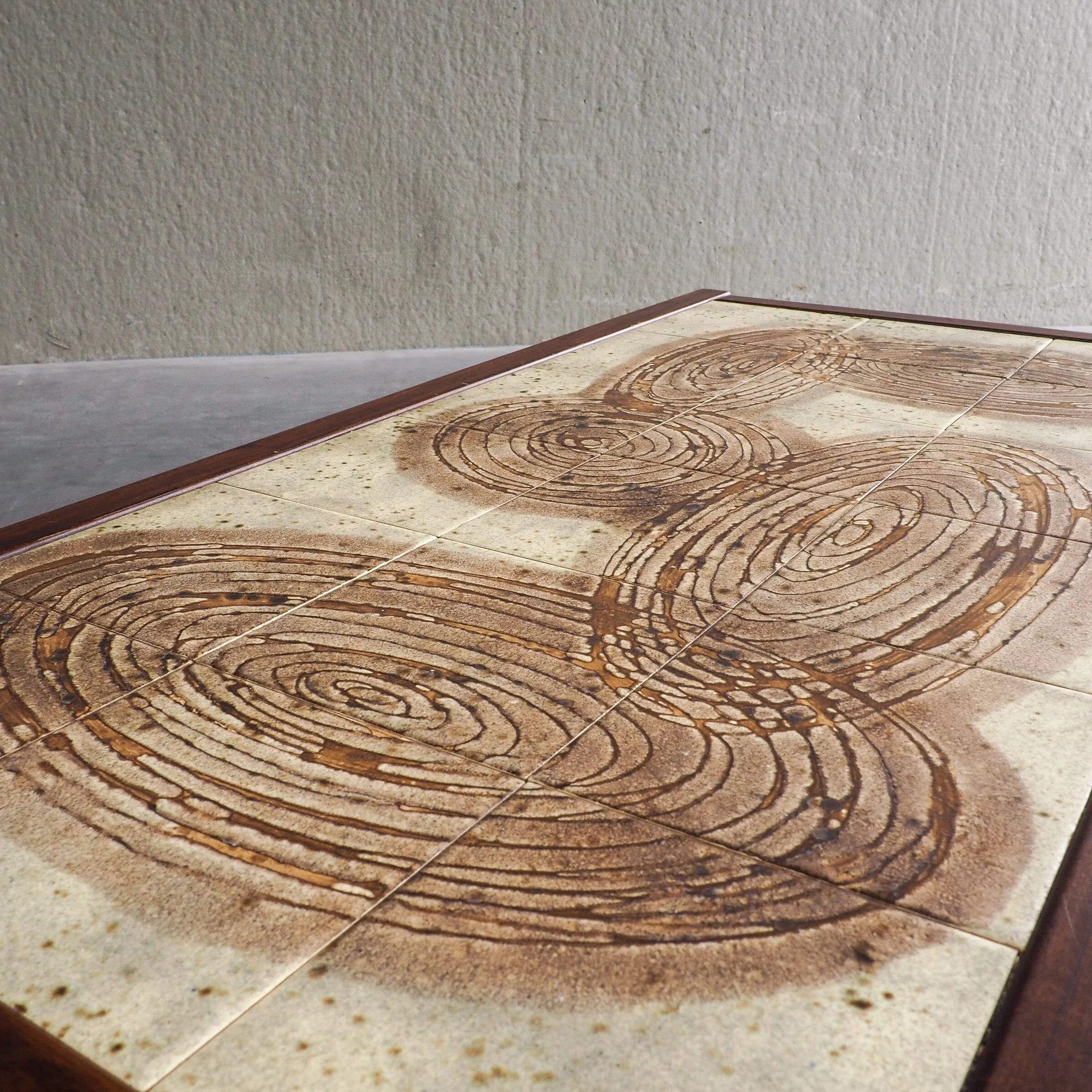 Table basse carrelée du milieu du siècle par Jean D’Asti