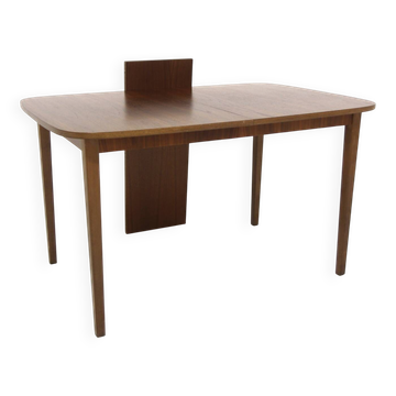 Scandinavian extendable dining table in walnut, Sweden, 1960.